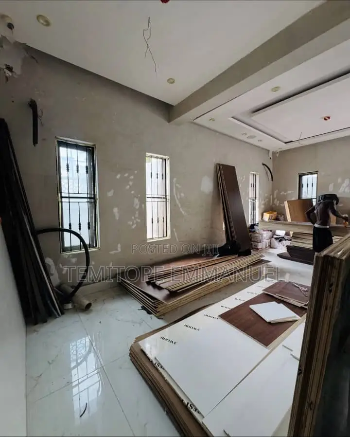 Furnished 4bdrm Duplex in Surulere, Lagos for sale