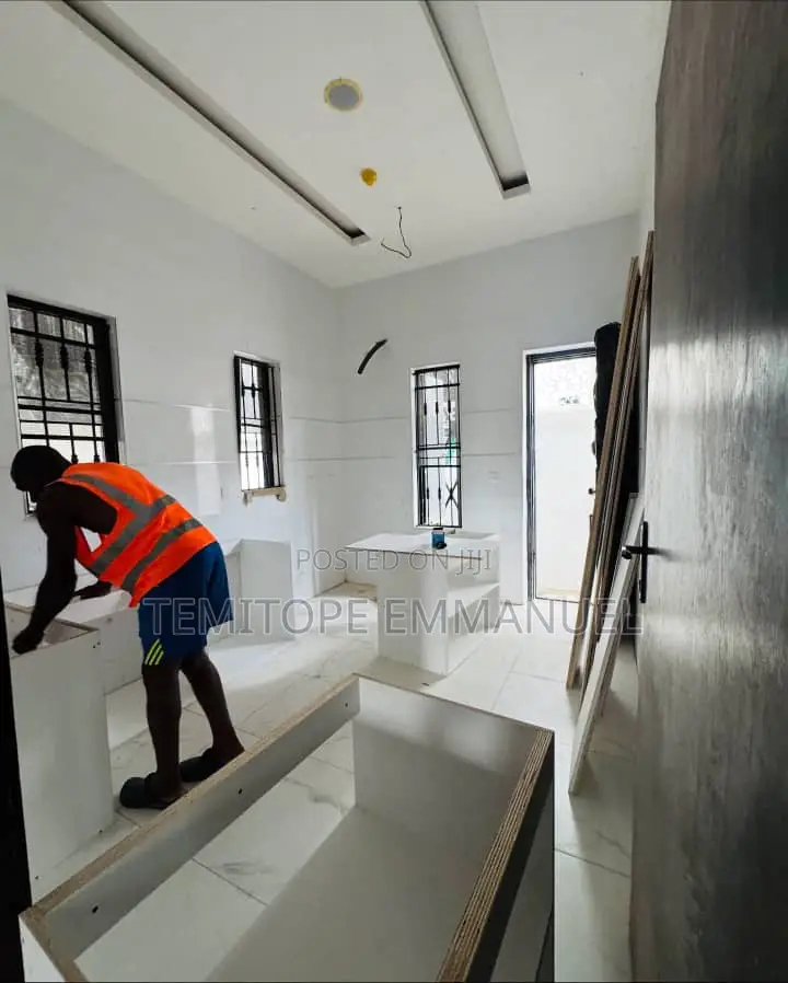 Furnished 4bdrm Duplex in Surulere, Lagos for sale