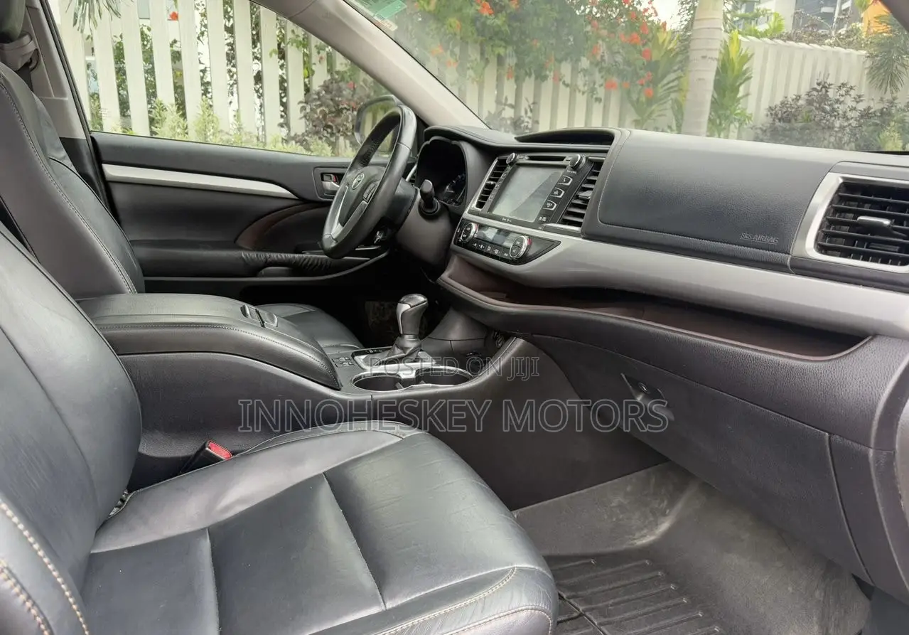 Toyota Highlander XLE V6 4x2 (3.5L 6cyl 6A) 2016 Silver