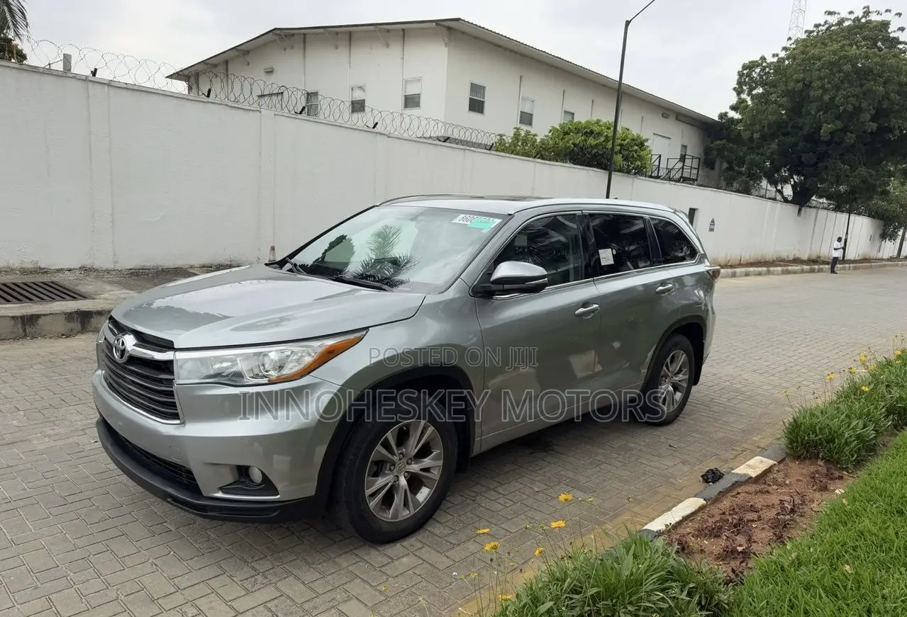 Toyota Highlander XLE V6 4x2 (3.5L 6cyl 6A) 2016 Silver
