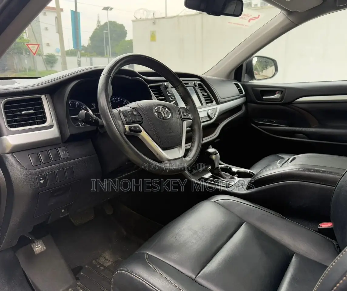 Toyota Highlander XLE V6 4x2 (3.5L 6cyl 6A) 2016 Silver