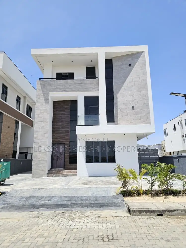 5bdrm Duplex in A Well Secured, Ikate for sale