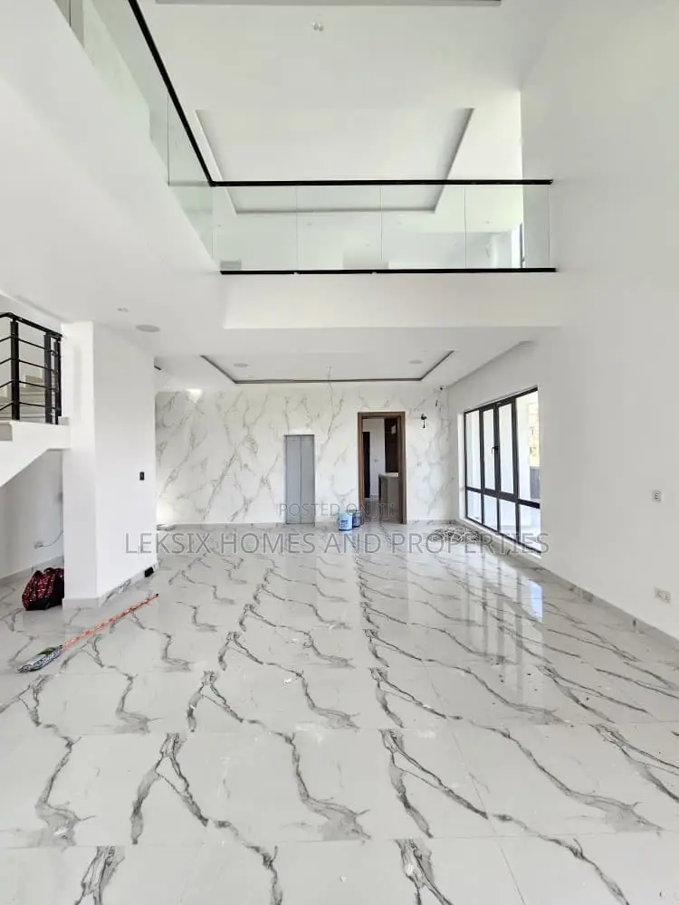 5bdrm Duplex in A Well Secured, Ikate for sale