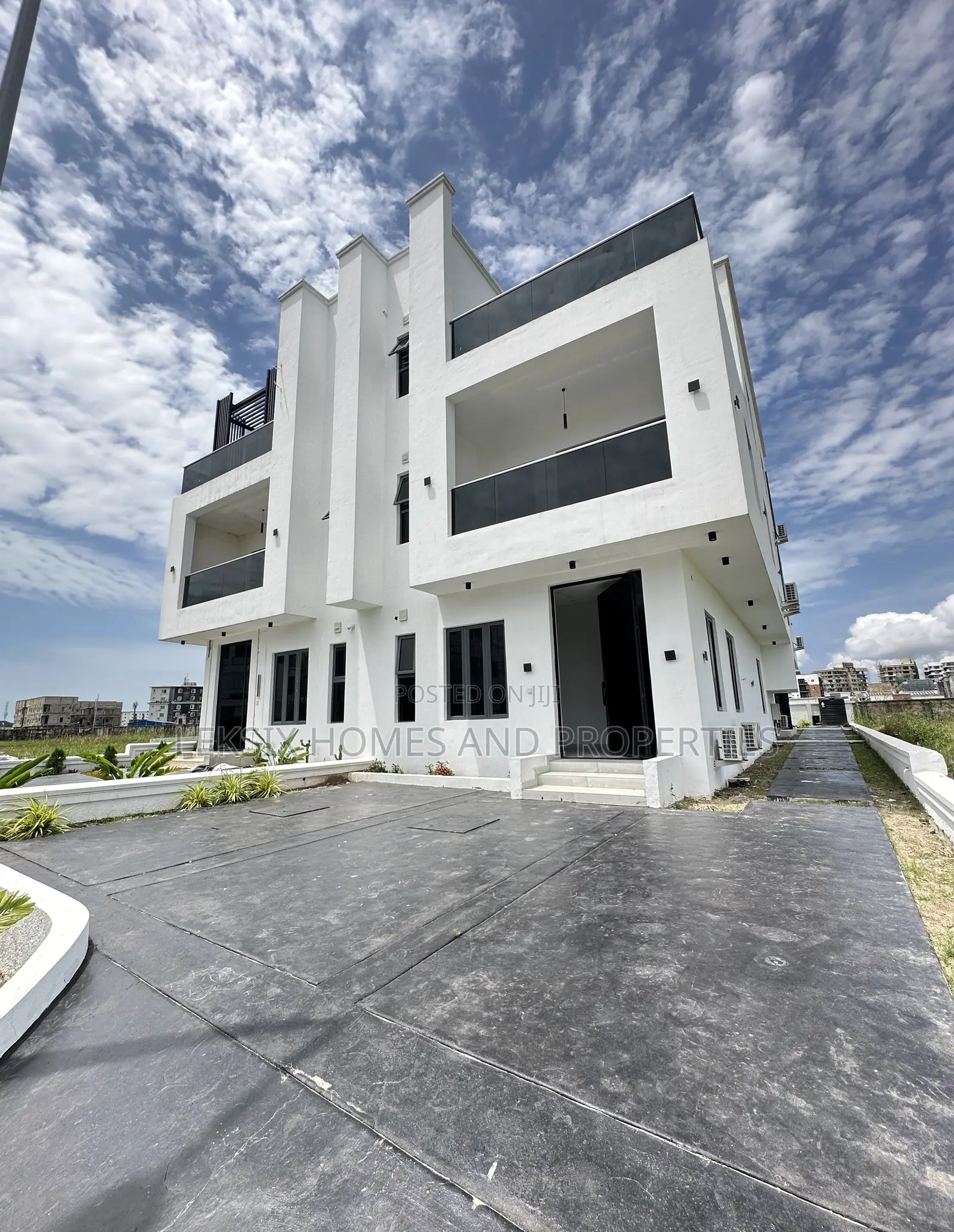 5bdrm Duplex in A Well Secured, Ikate for sale
