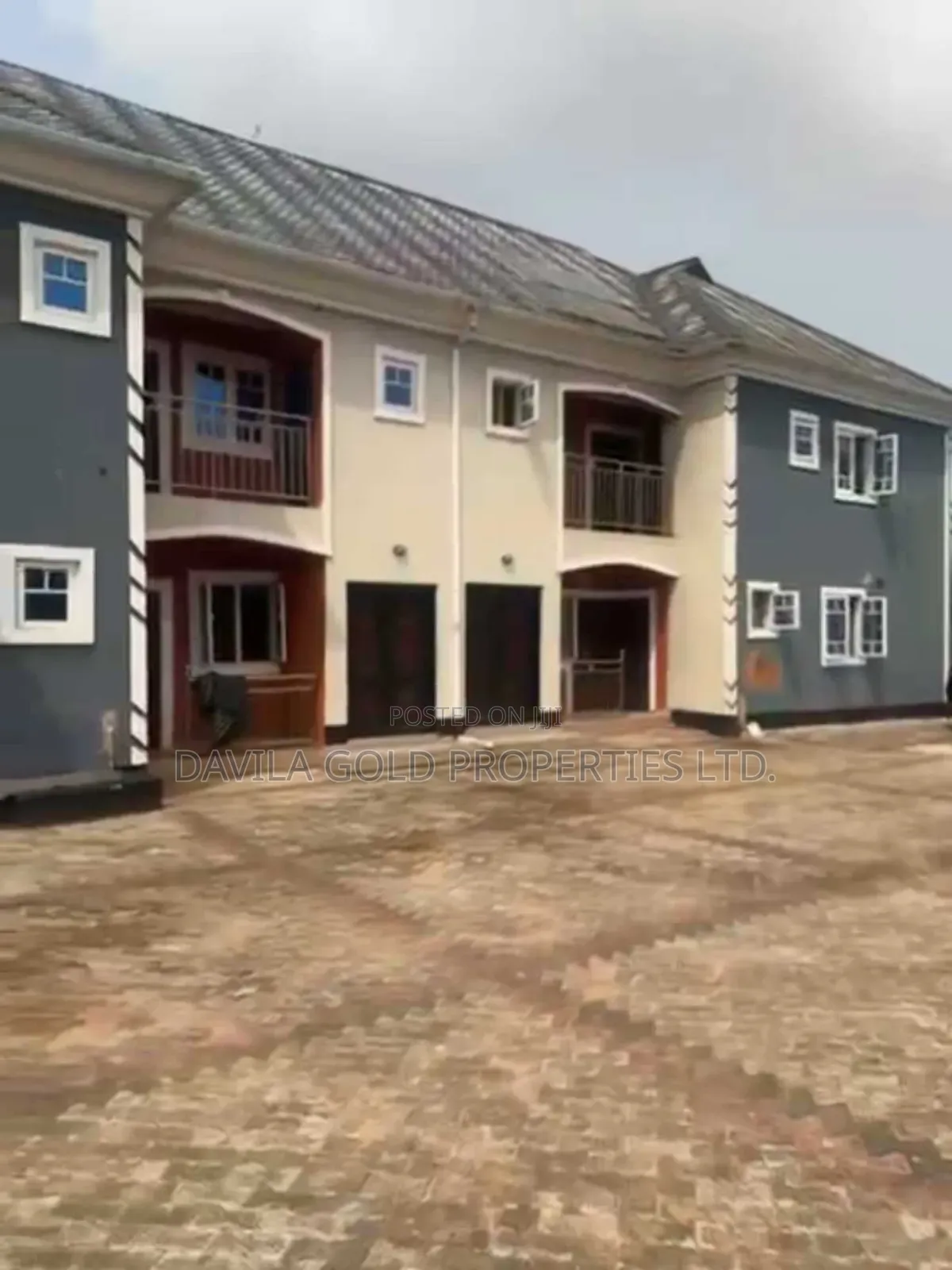 12bdrm Block of Flats in Benin City for sale