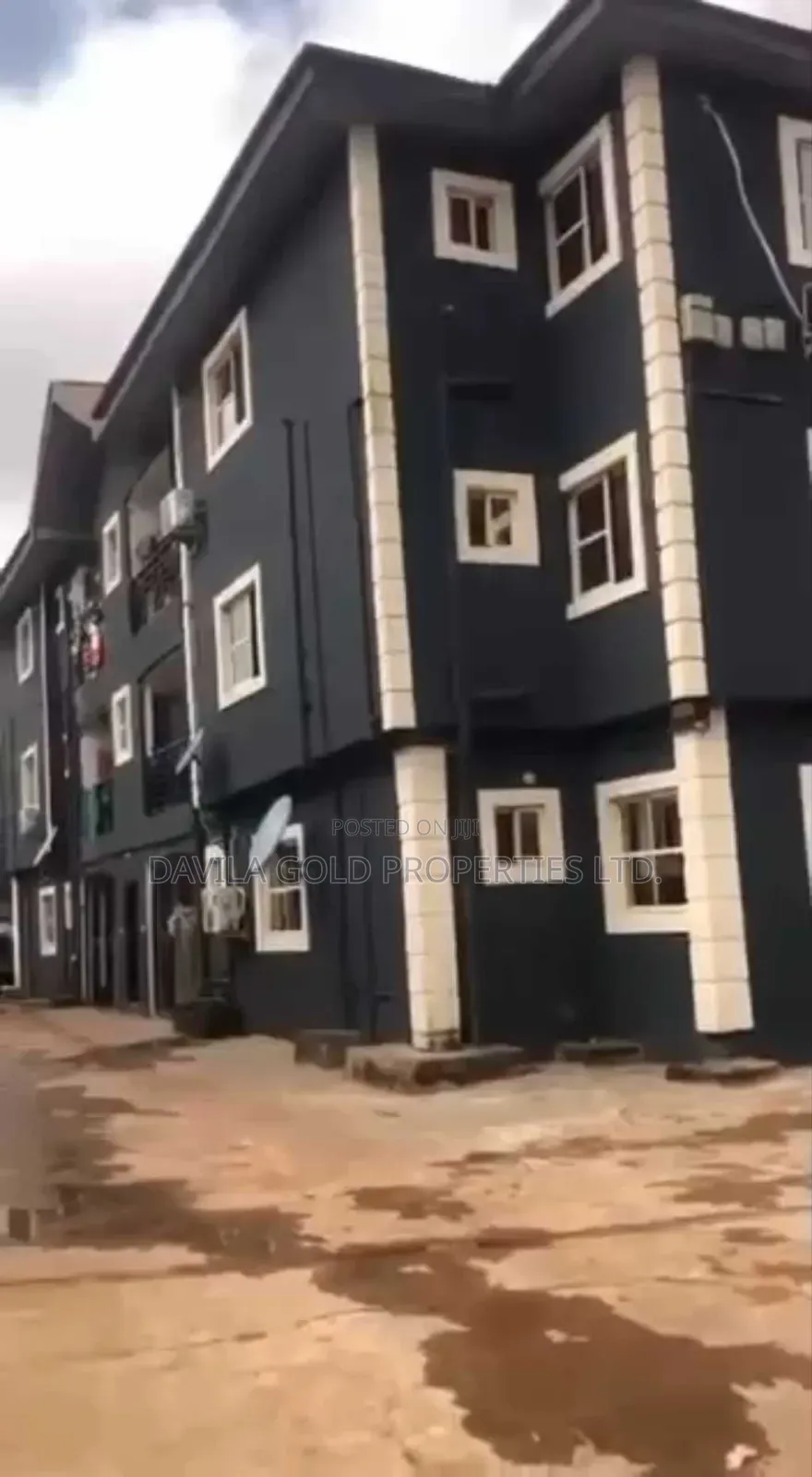 18bdrm Block of Flats in Benin City for sale
