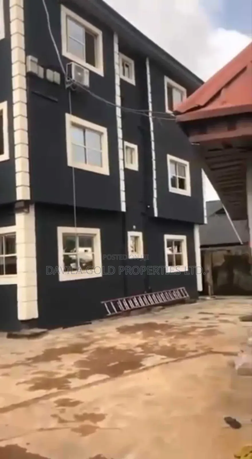 18bdrm Block of Flats in Benin City for sale