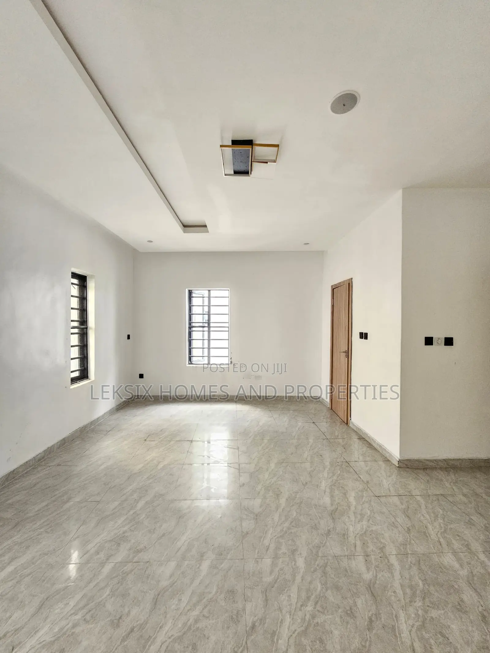 4bdrm Duplex in A Well Secured, Lekki Phase 2 for sale