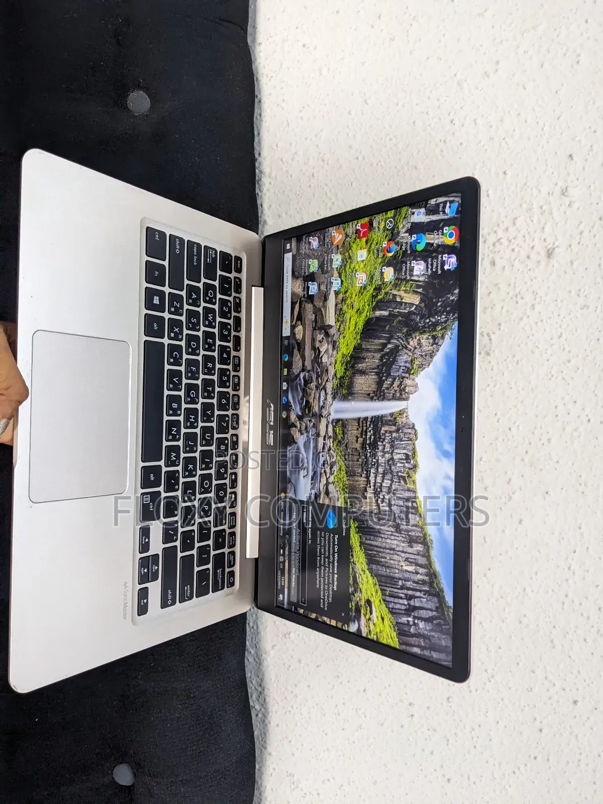 Laptop Asus Q405UA 8GB Intel Core i3 SSD 256GB