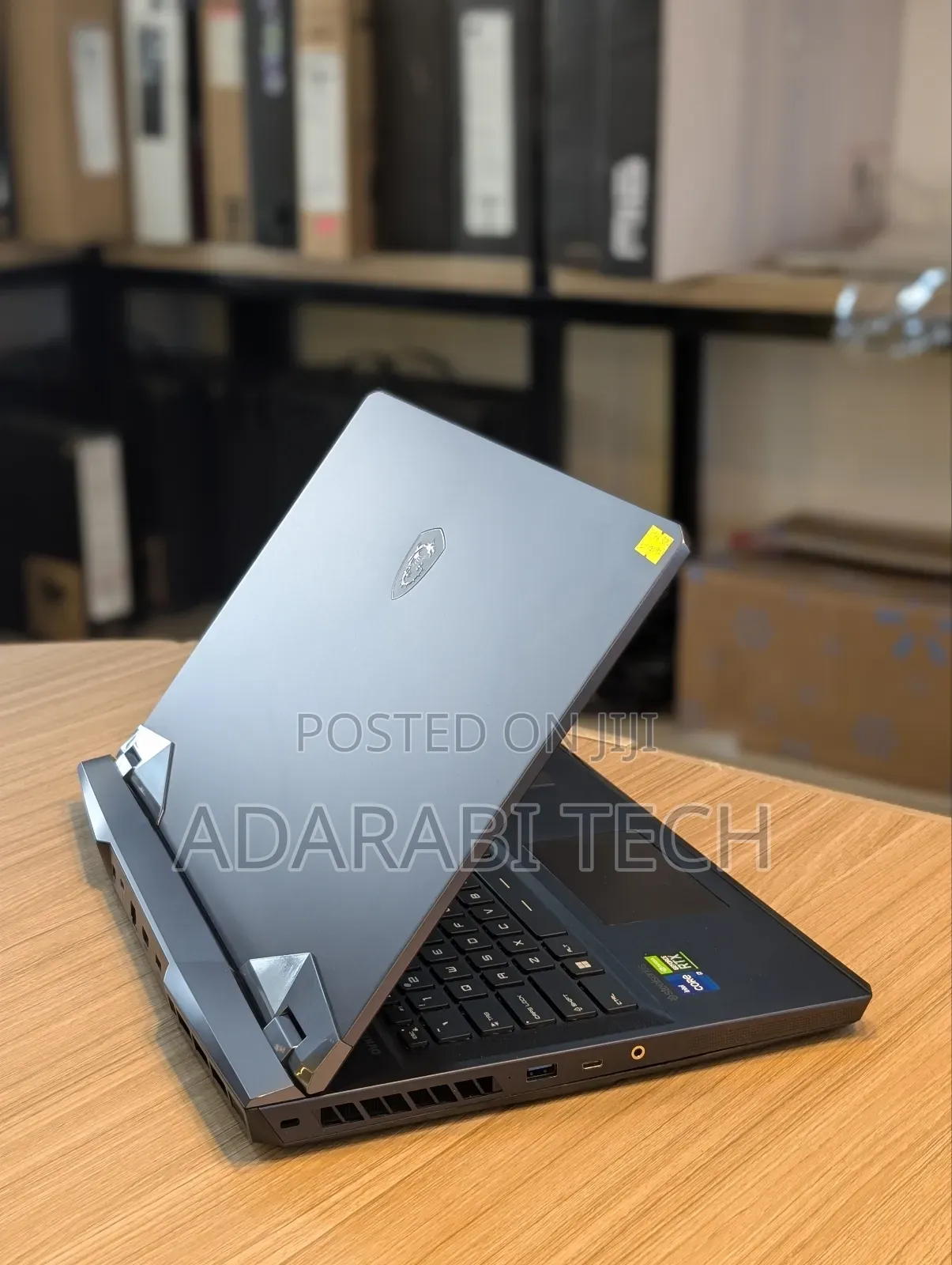 Laptop MSI Raider GE76 12UGS 32GB Intel Core I7 SSD 1.5T