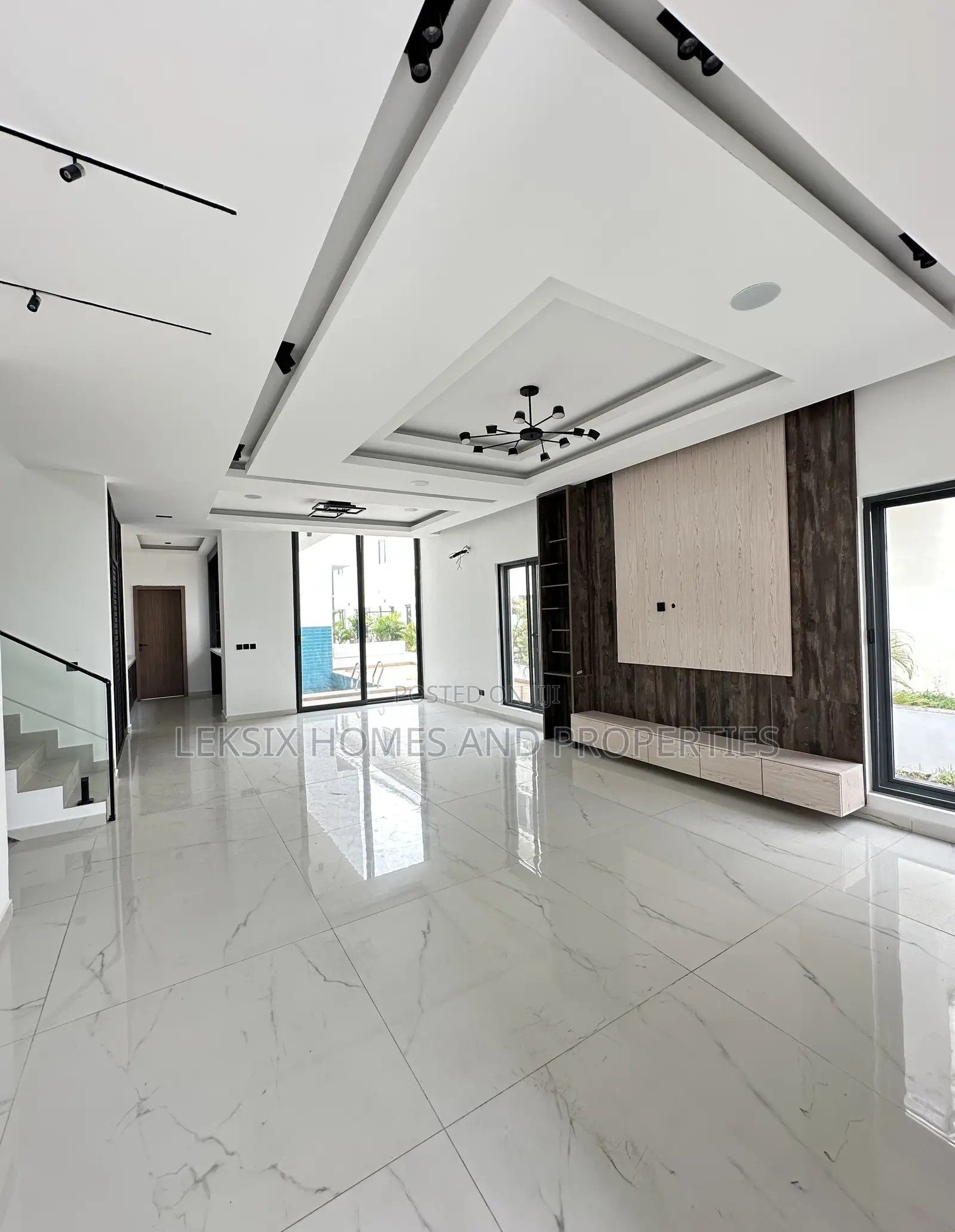 5bdrm Duplex in A Well Secured And, Ikate for sale