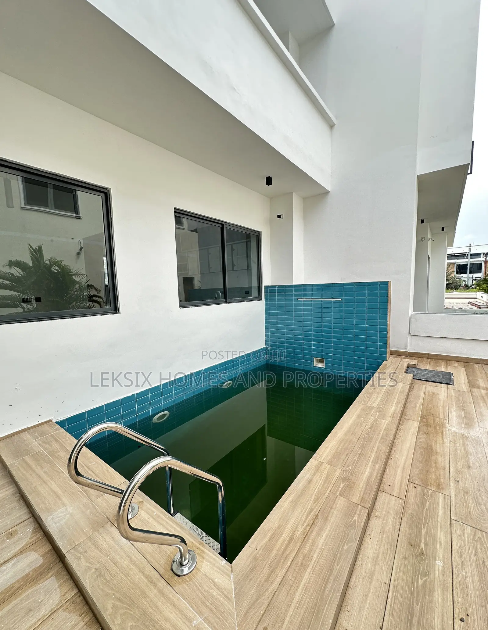 5bdrm Duplex in A Well Secured And, Ikate for sale