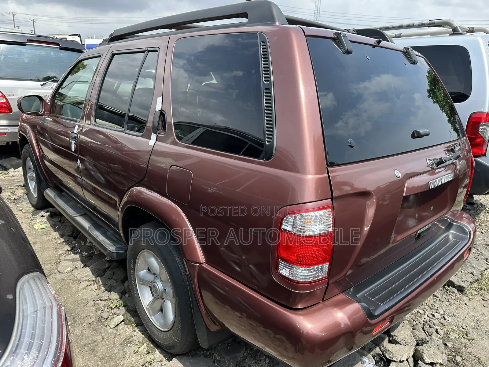 Nissan Pathfinder LE Platinum 2004 Brown