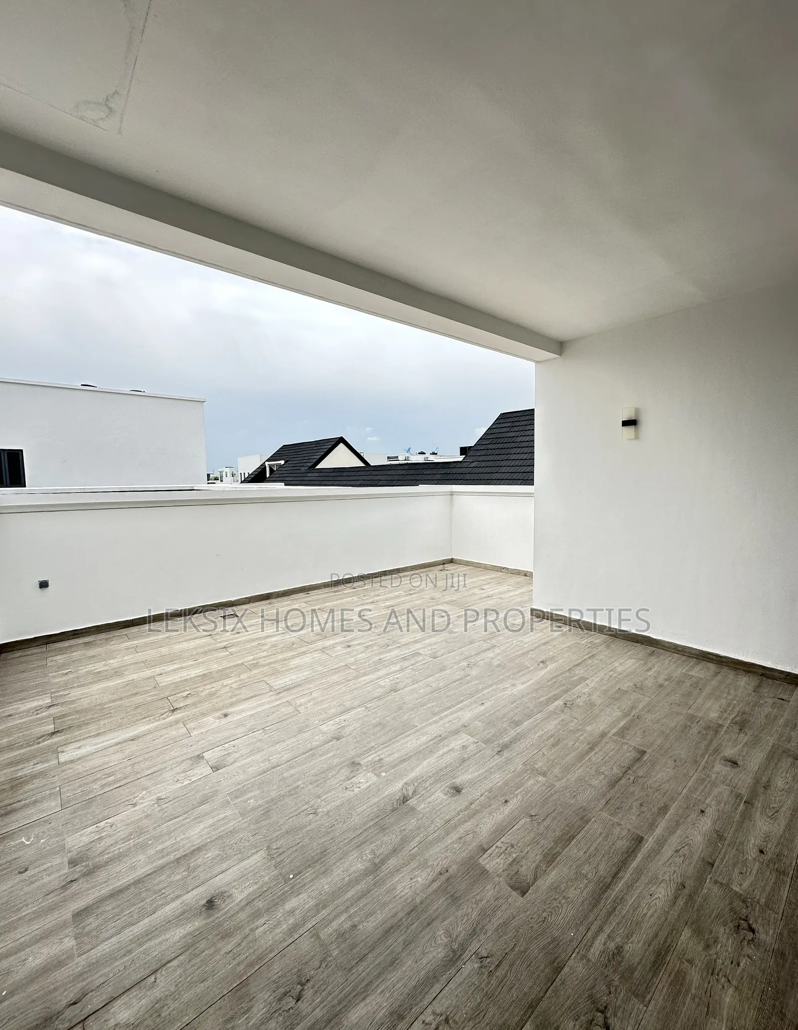 5bdrm Duplex in A Well Secured And, Ikate for sale