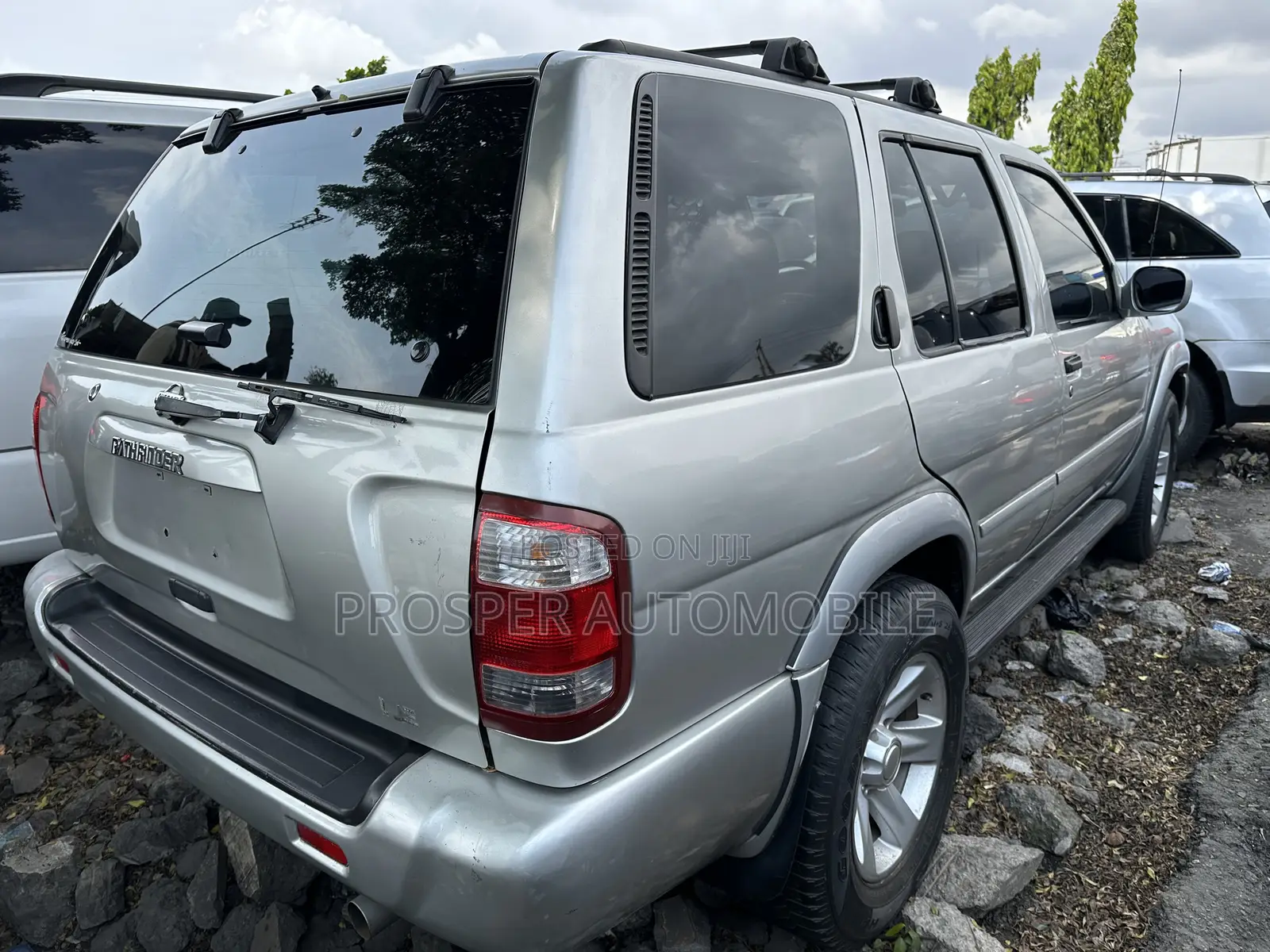 Nissan Pathfinder SE 4x4 2004 Silver