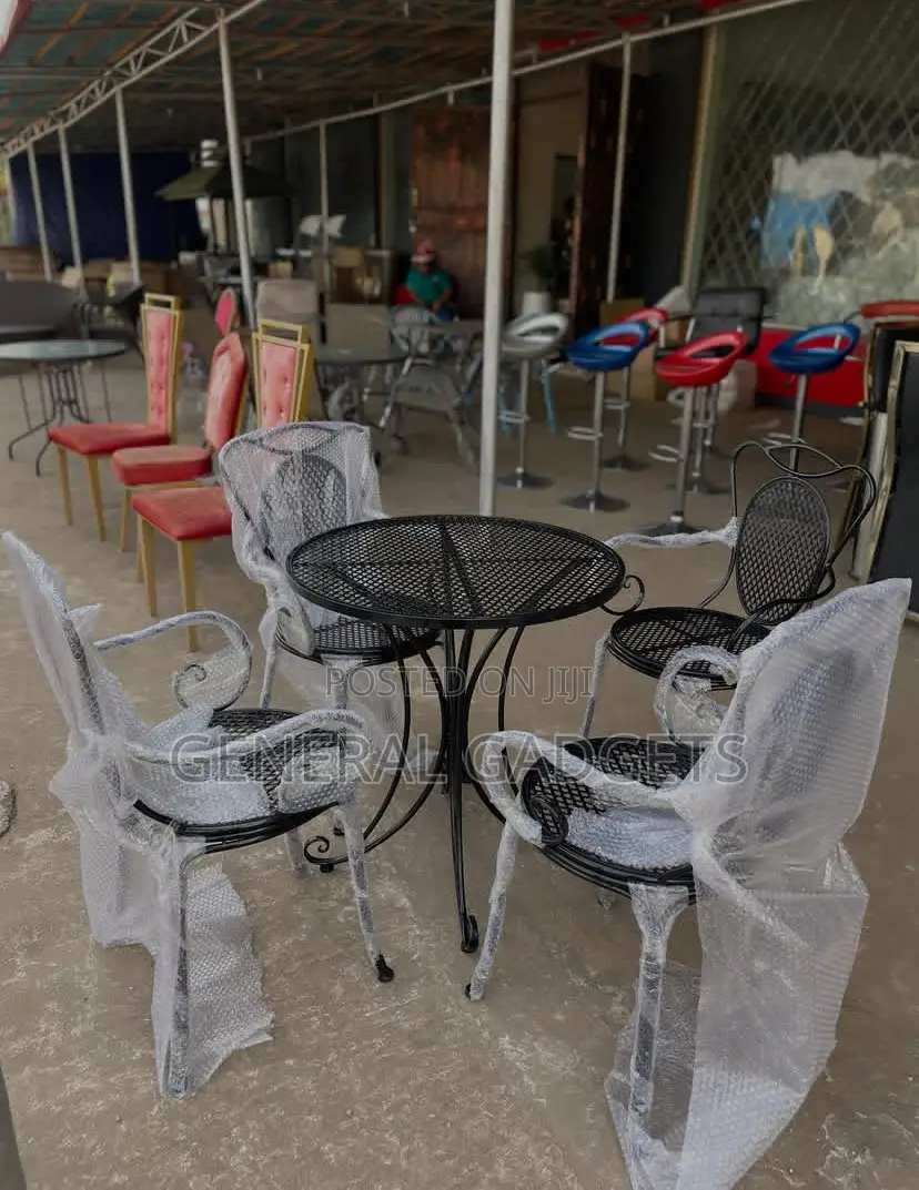 Iron Outdoor Set With 4chairs