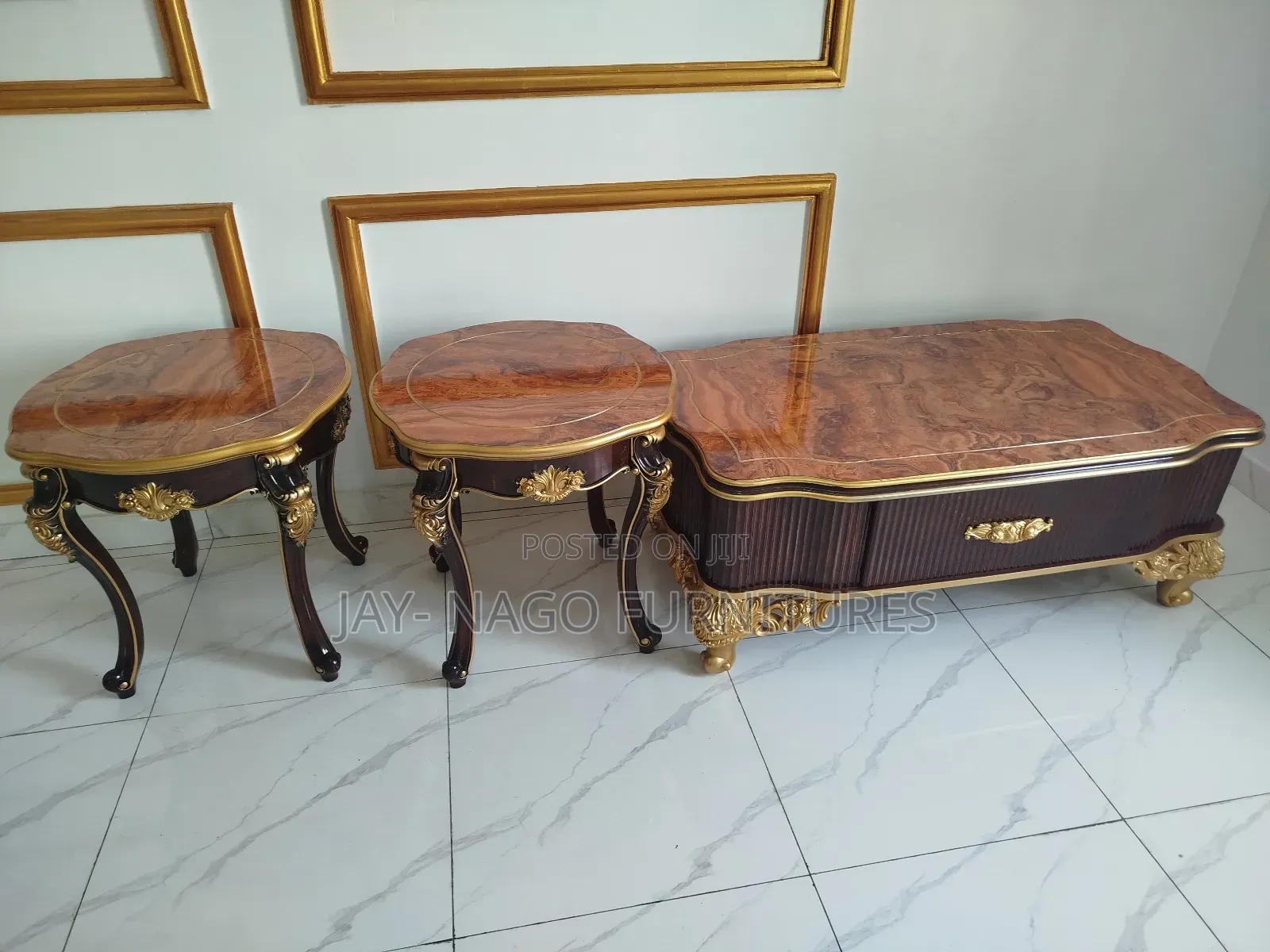 Executive Luxury Center Table With Stools