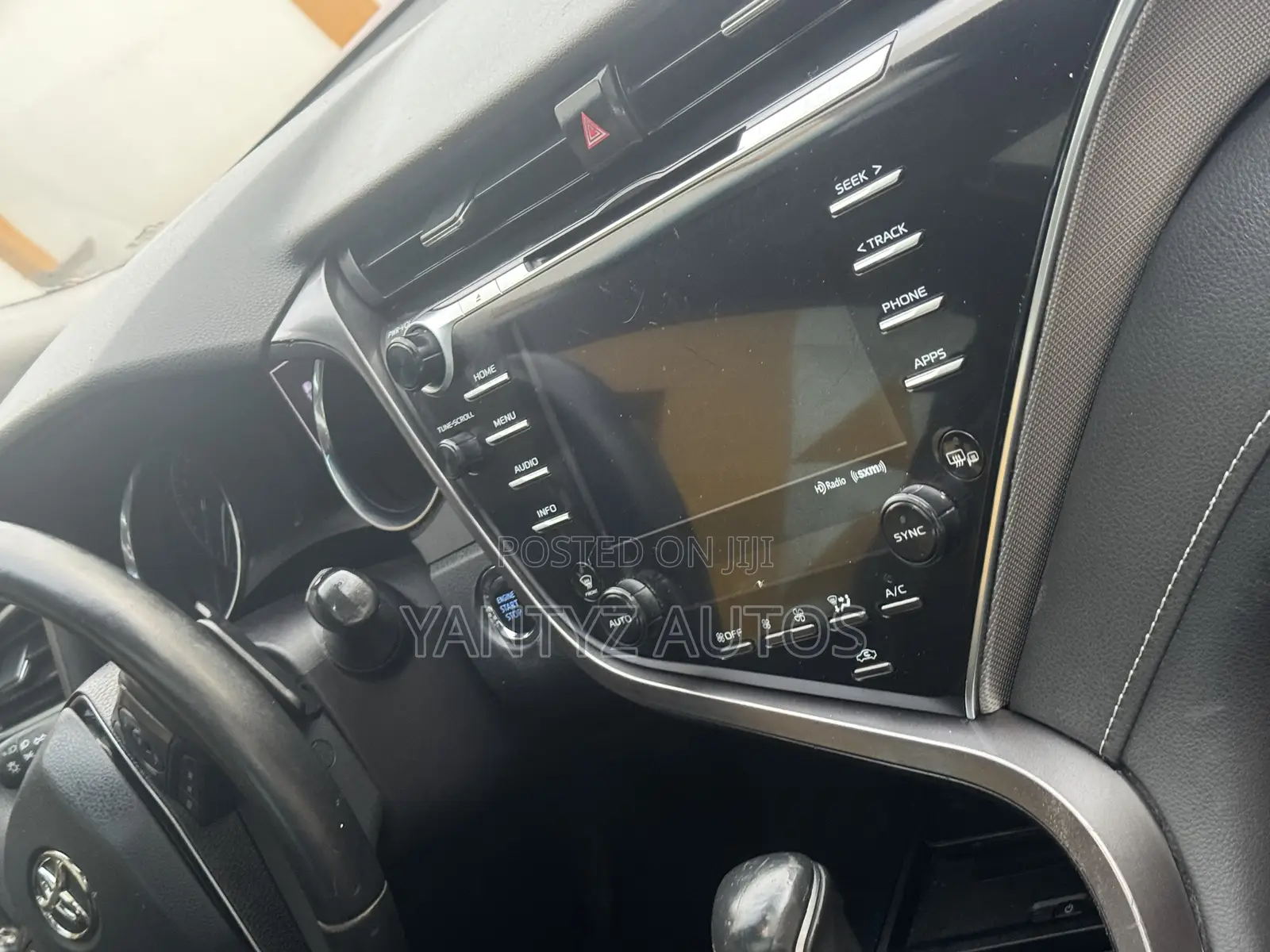 Toyota Camry SE FWD (2.5L 4cyl 8AM) 2018 Red