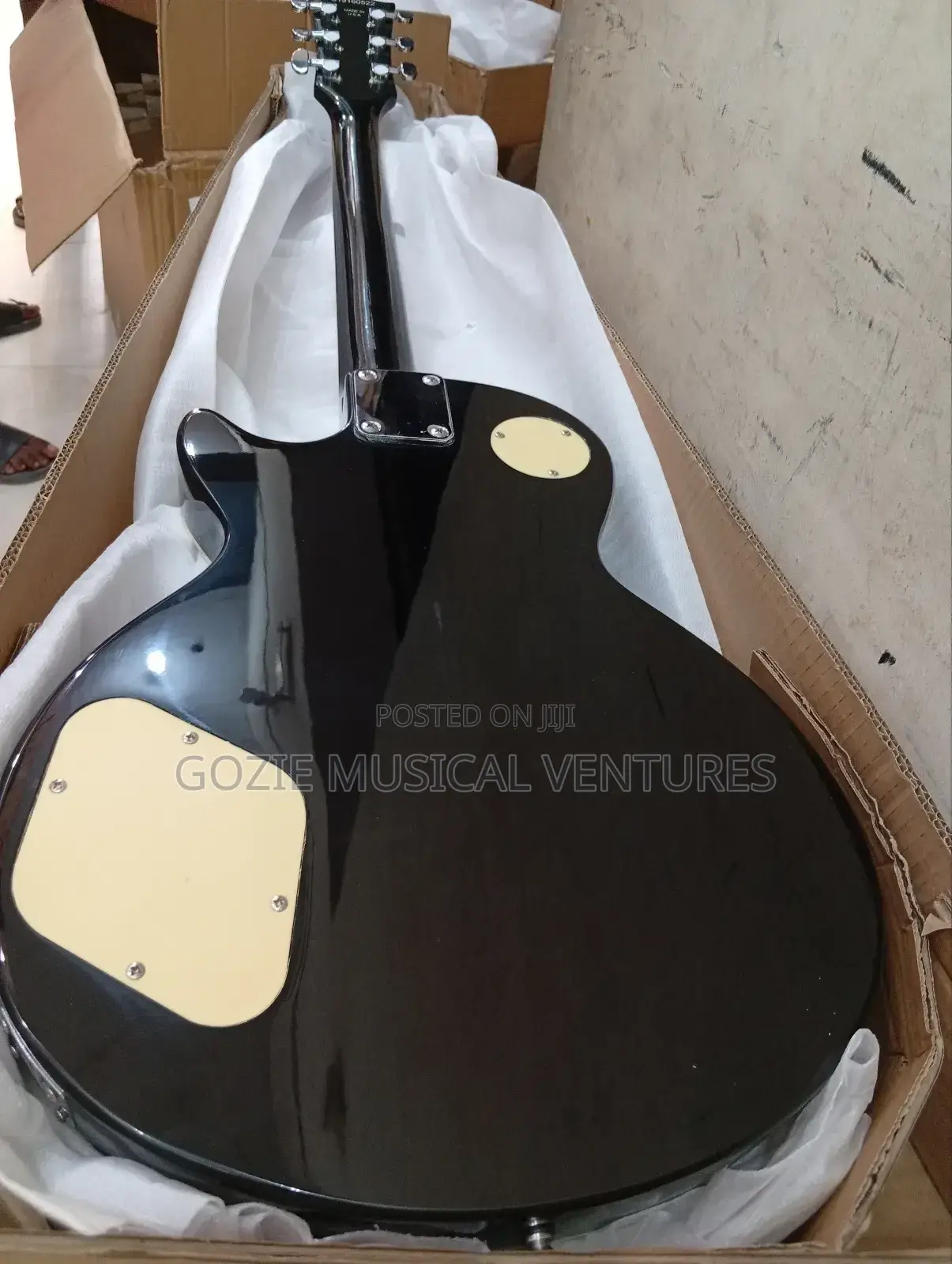 Gibson Less Paul Electric Guitar Six Strings With Amazing Sound
