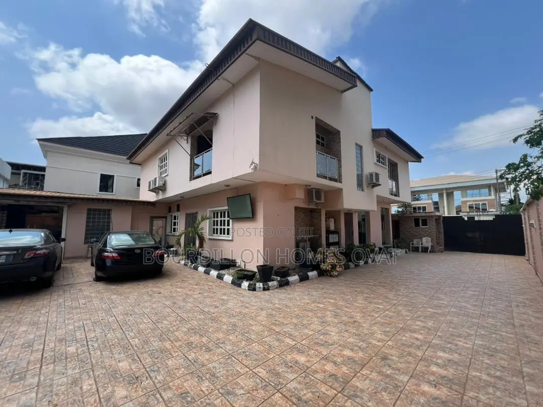 17bdrm Duplex in Lekki Phase 1 for rent