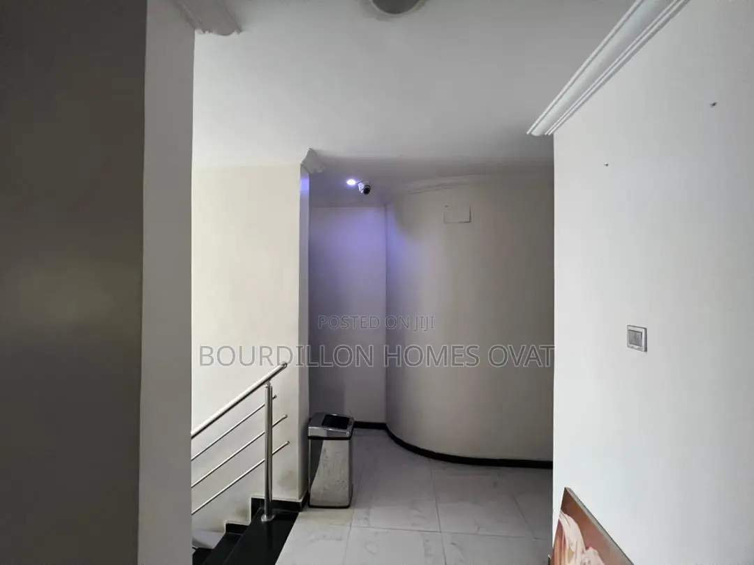 17bdrm Duplex in Lekki Phase 1 for rent