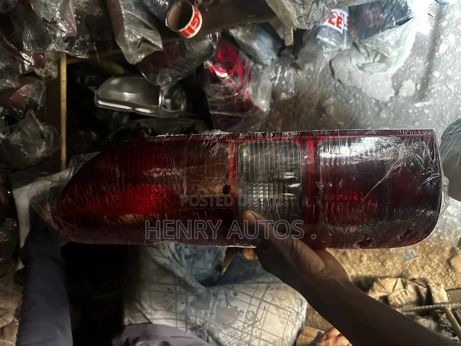 Set Taillights Hiace 2005
