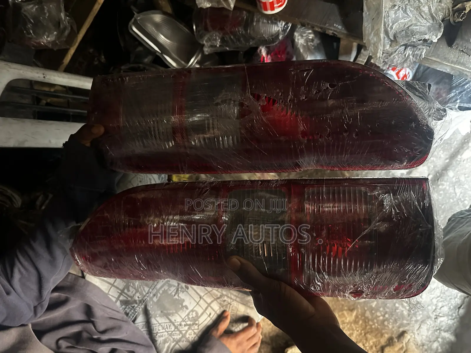 Set Taillights Hiace 2005
