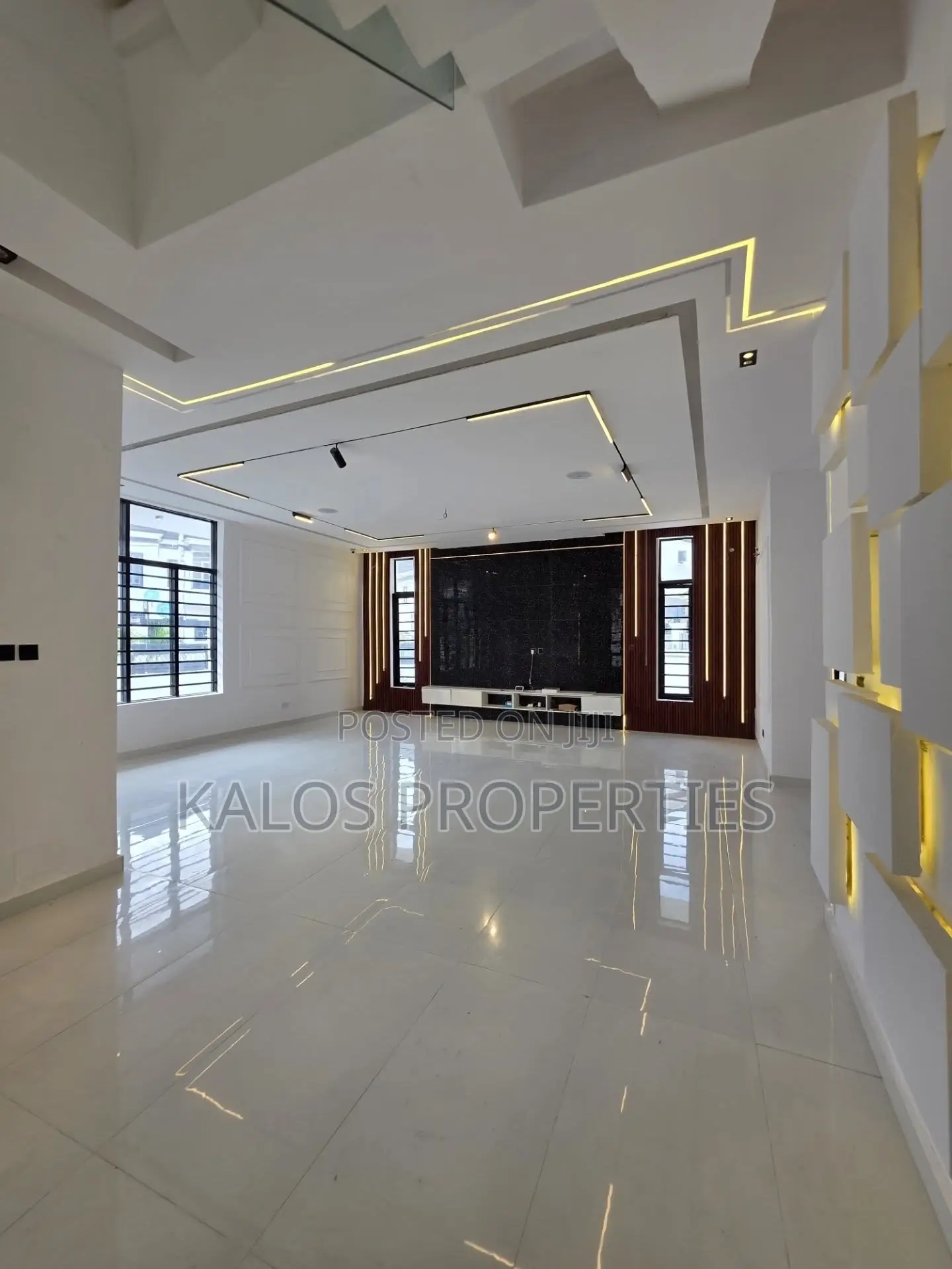 5bdrm Duplex in Chevron Toll Gate, Lekki Phase 2 for sale