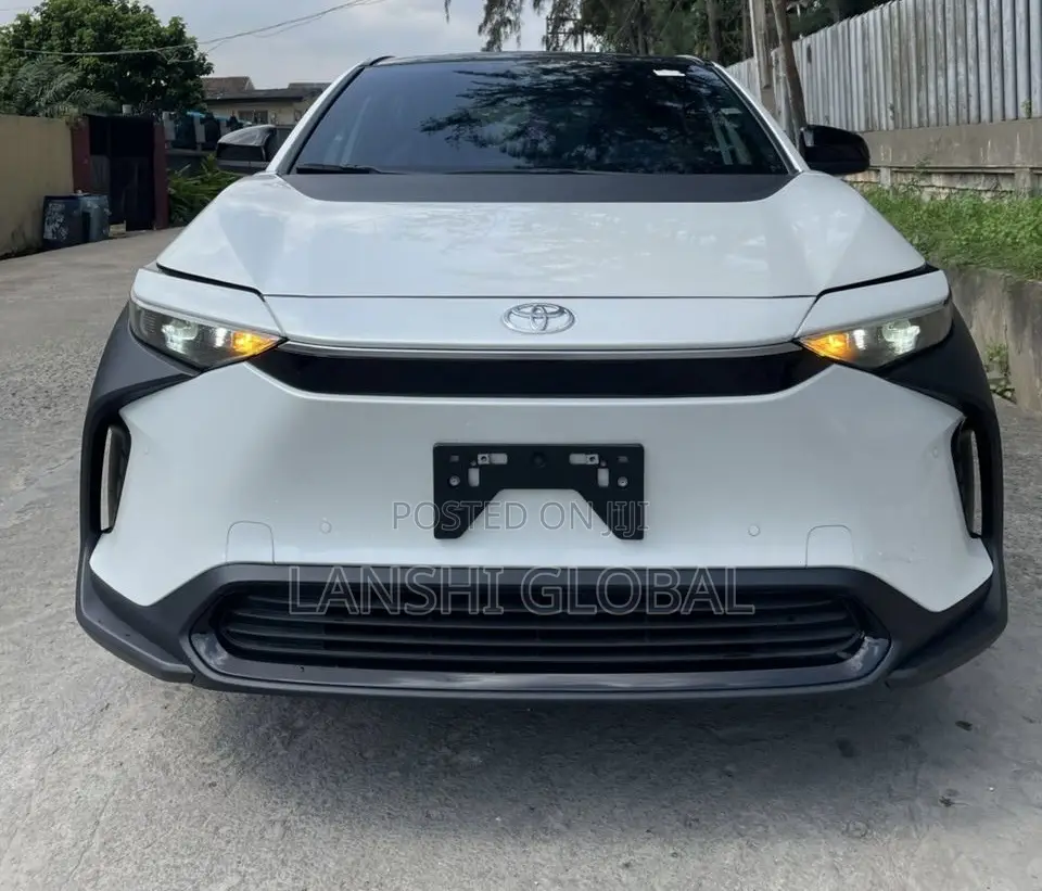 Toyota bZ4X 71.4 kWh AWD 2023 White