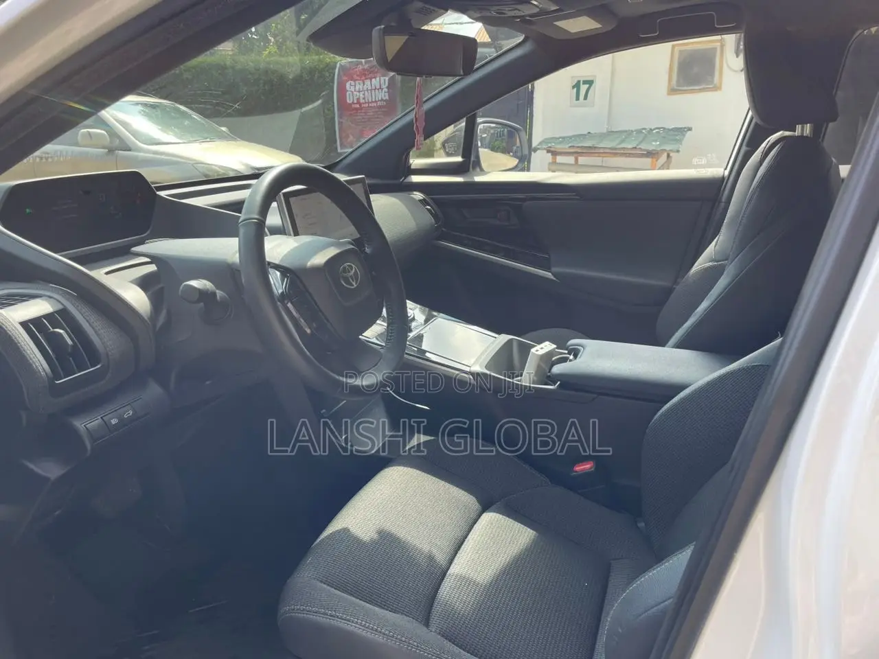 Toyota bZ4X 71.4 kWh AWD 2023 White