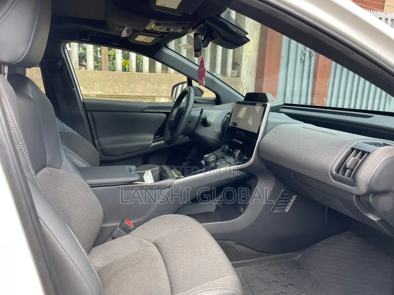 Toyota bZ4X 71.4 kWh AWD 2023 White