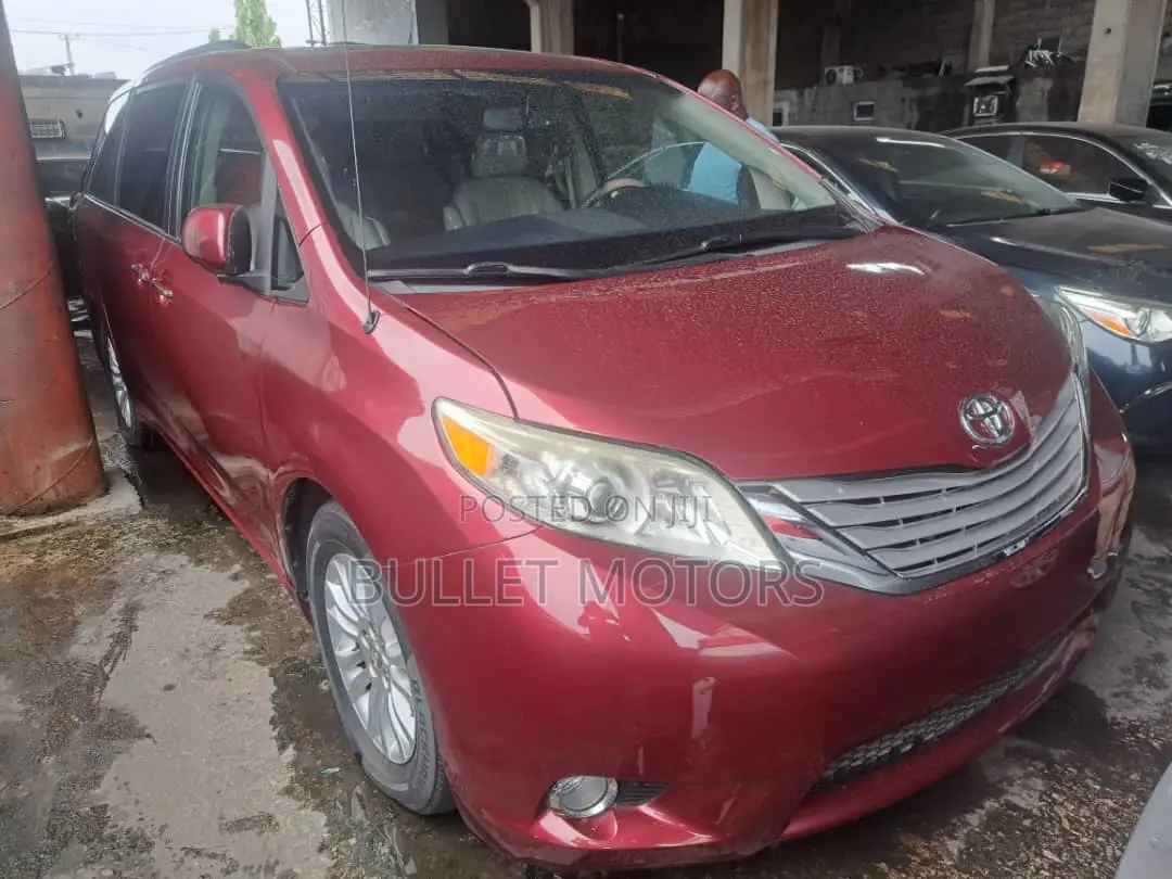 Toyota Sienna XLE AWD 7-Passenger 2013 Red
