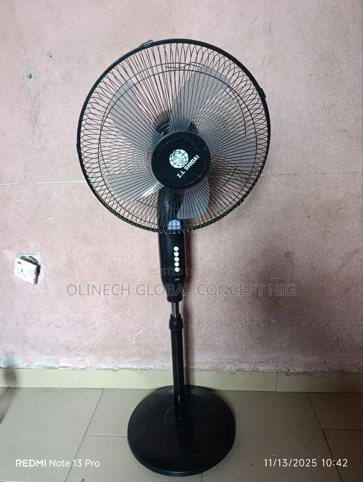 26 Inches Zl Shidai Solar Rechargeable Fan