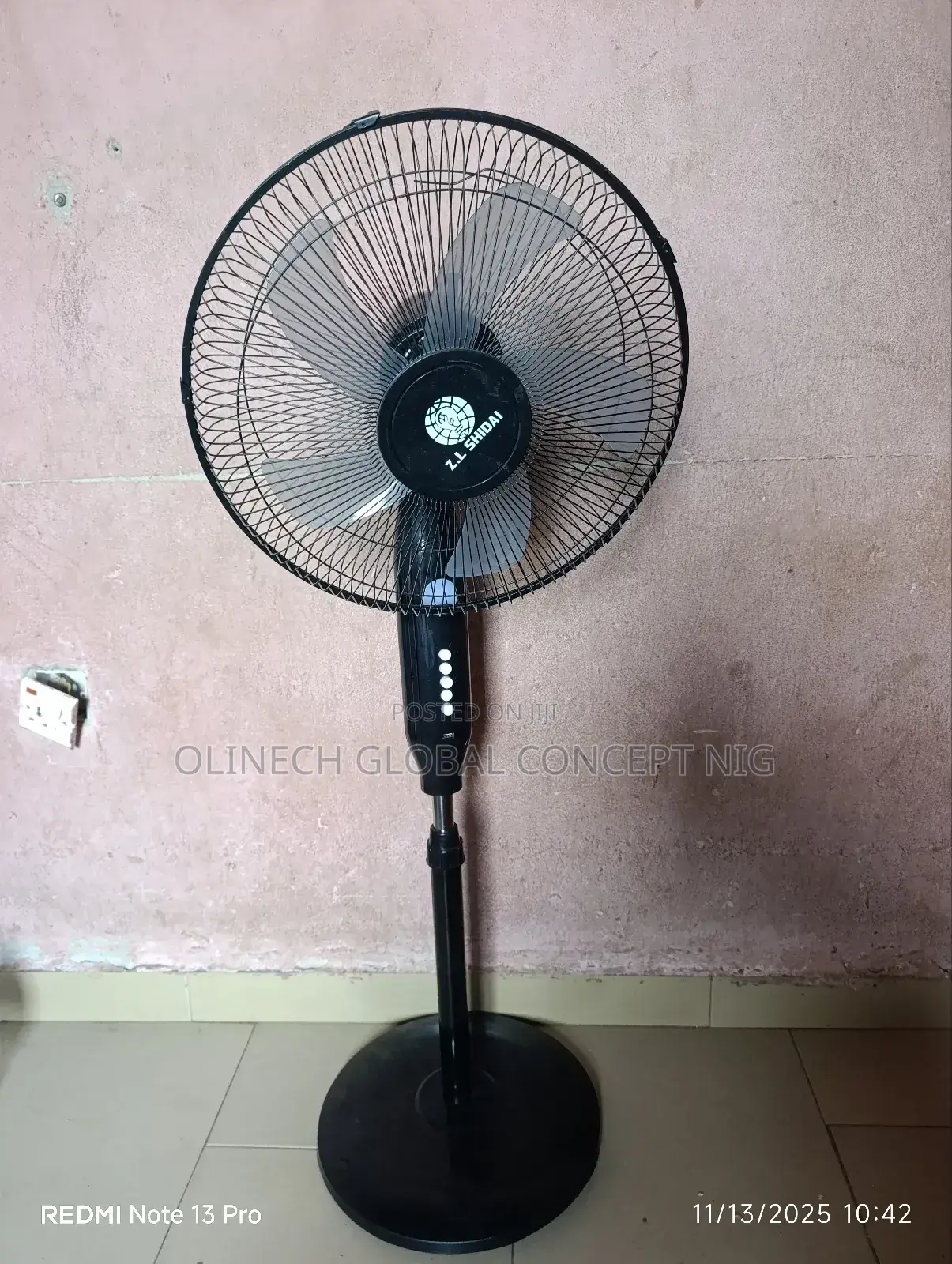 26 Inches Zl Shidai Solar Rechargeable Fan