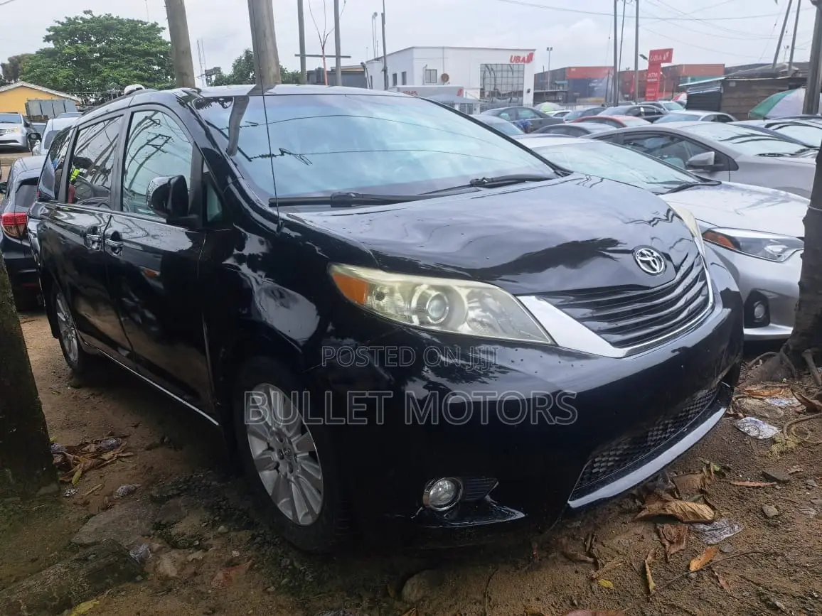 Toyota Sienna XLE 7-Passenger 4dr Minivan AWD (3.5L 6cyl 6A) 2014 Black