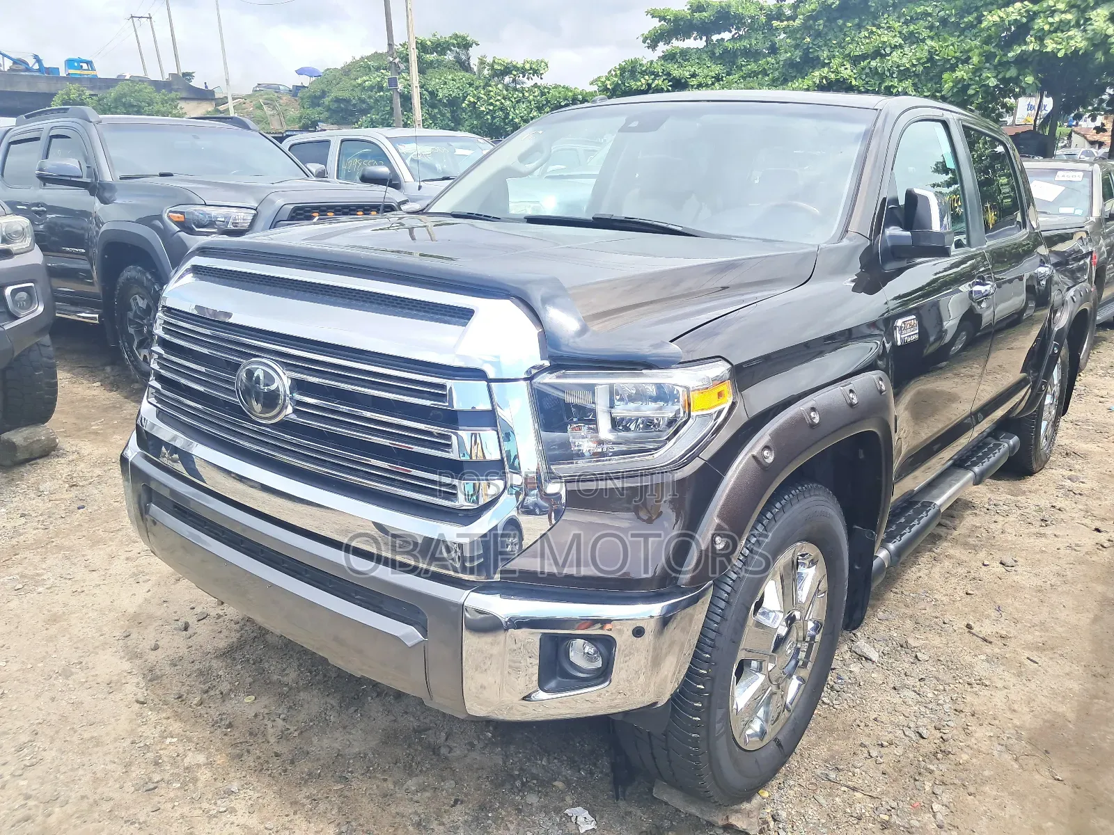 Toyota Tundra Limited 5.7L V8 4x4 Double Cab 6.6 ft. box 145.7 in. WB