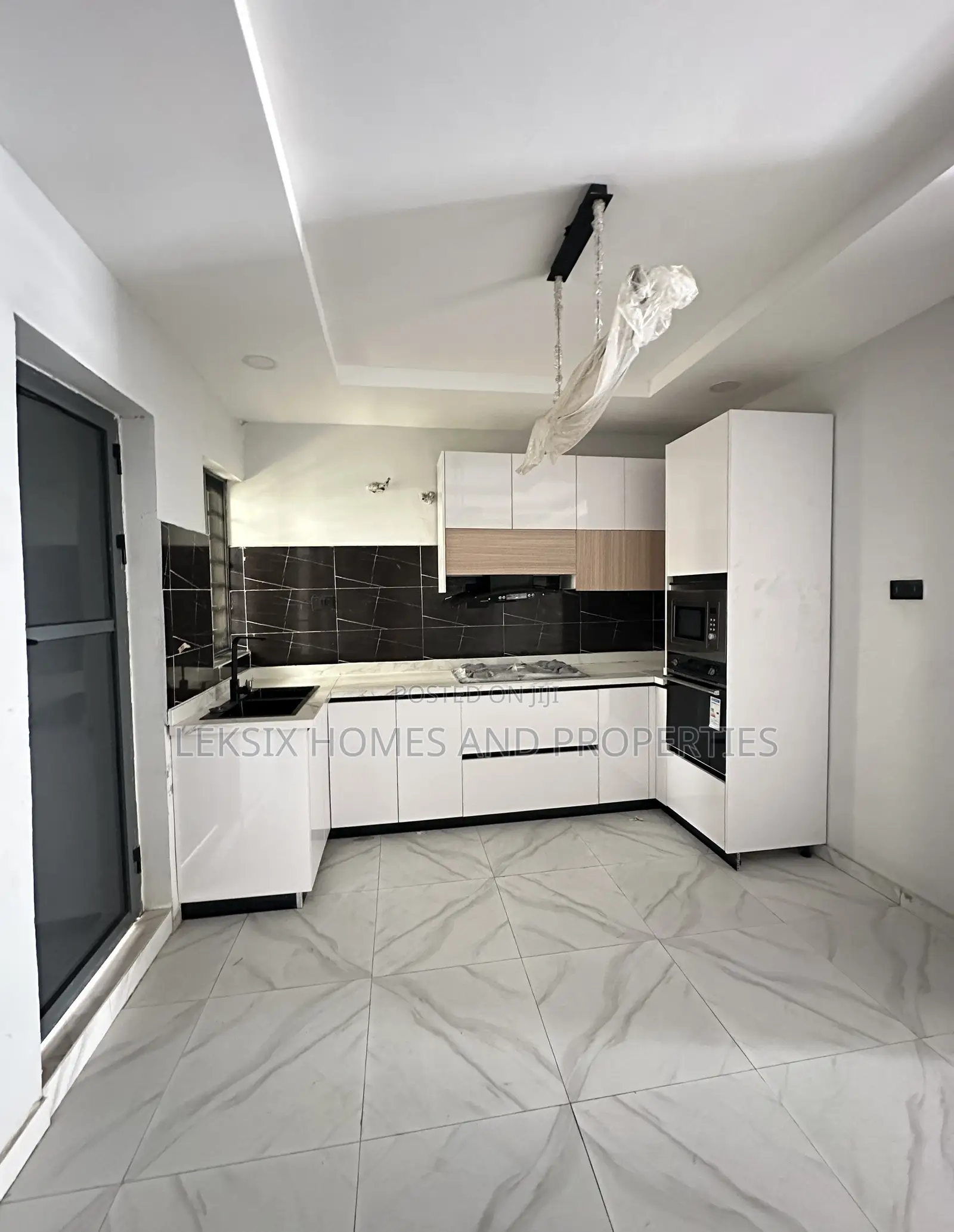 4bdrm Maisonette in A Well Secured, Ikate for sale