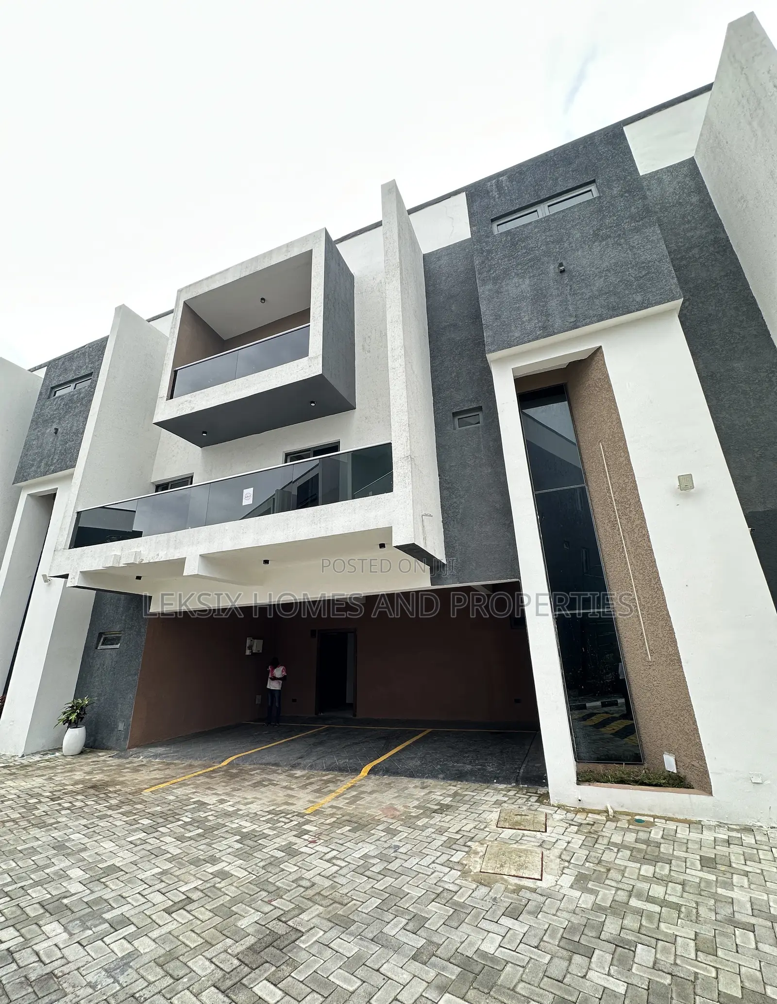 4bdrm Maisonette in A Well Secured, Ikate for sale
