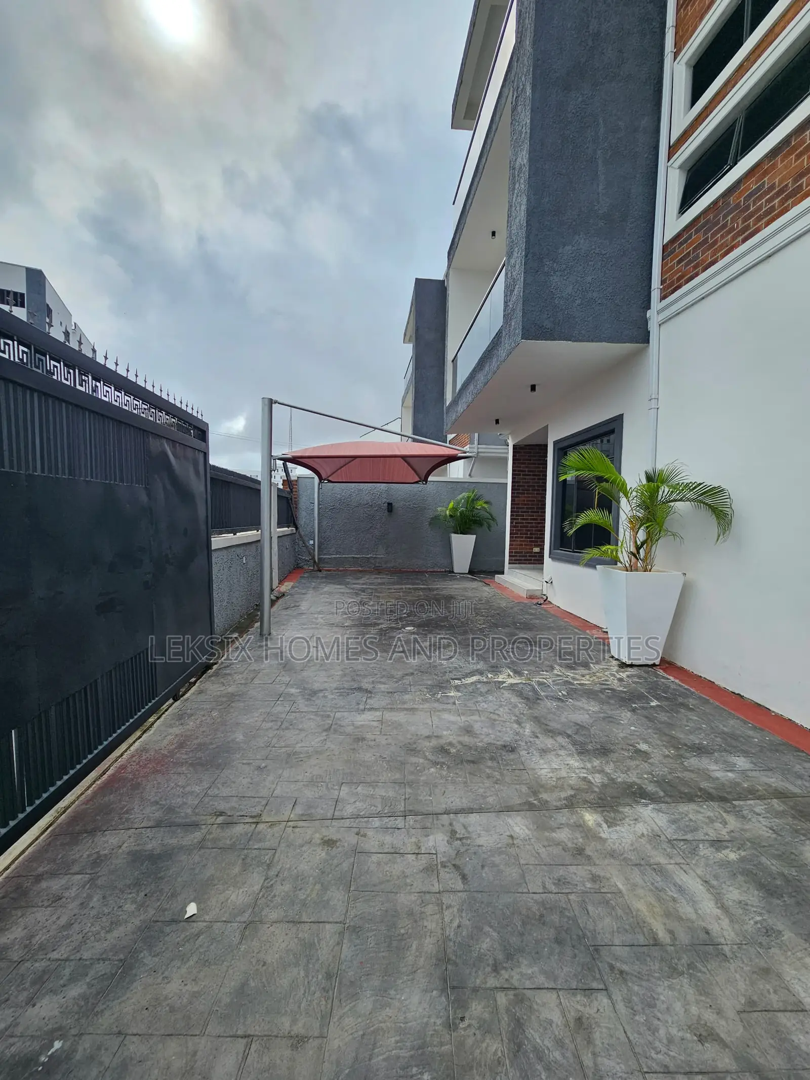 5bdrm Duplex in A Well Secured, Ikate for sale