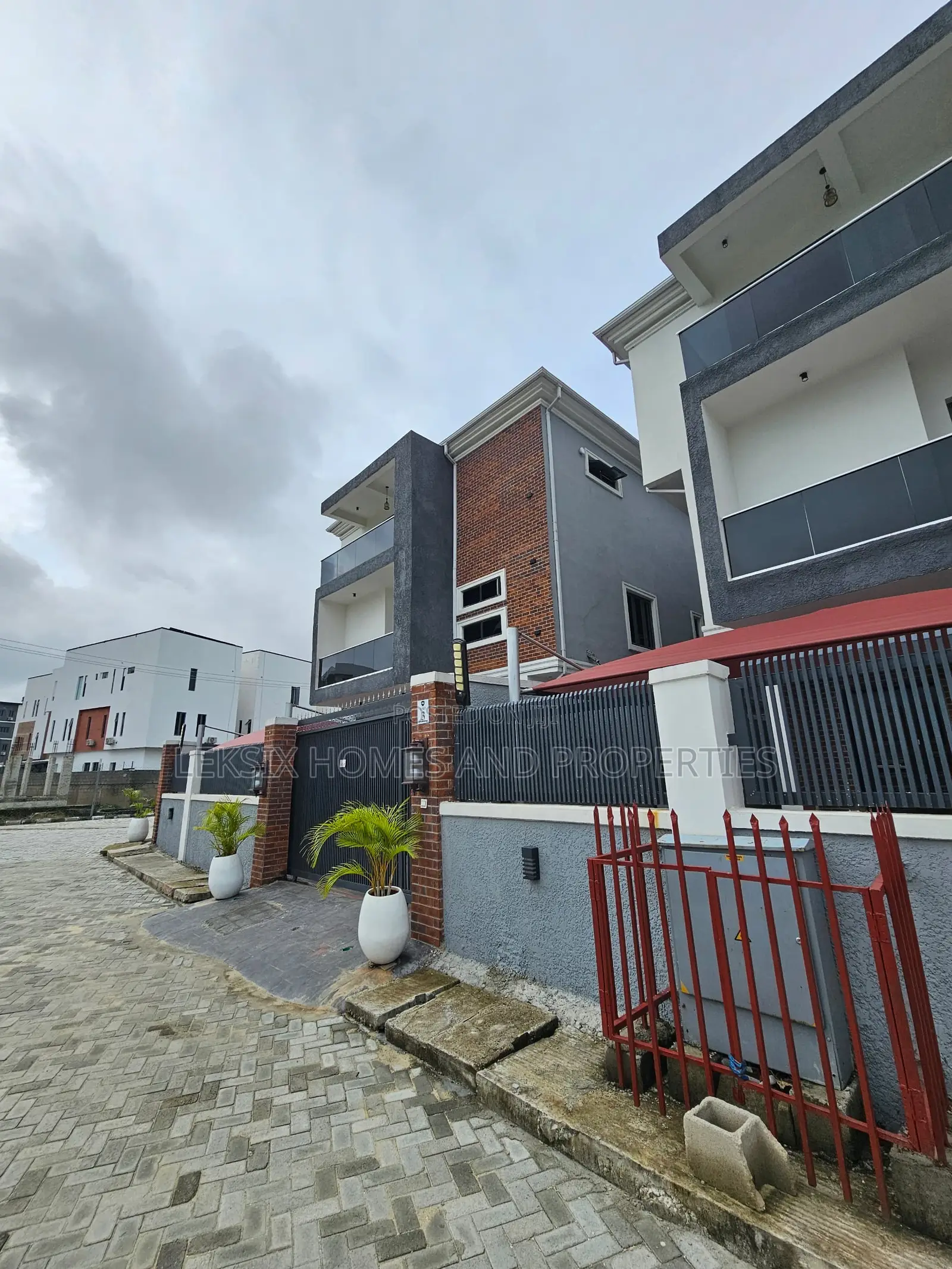5bdrm Duplex in A Well Secured, Ikate for sale