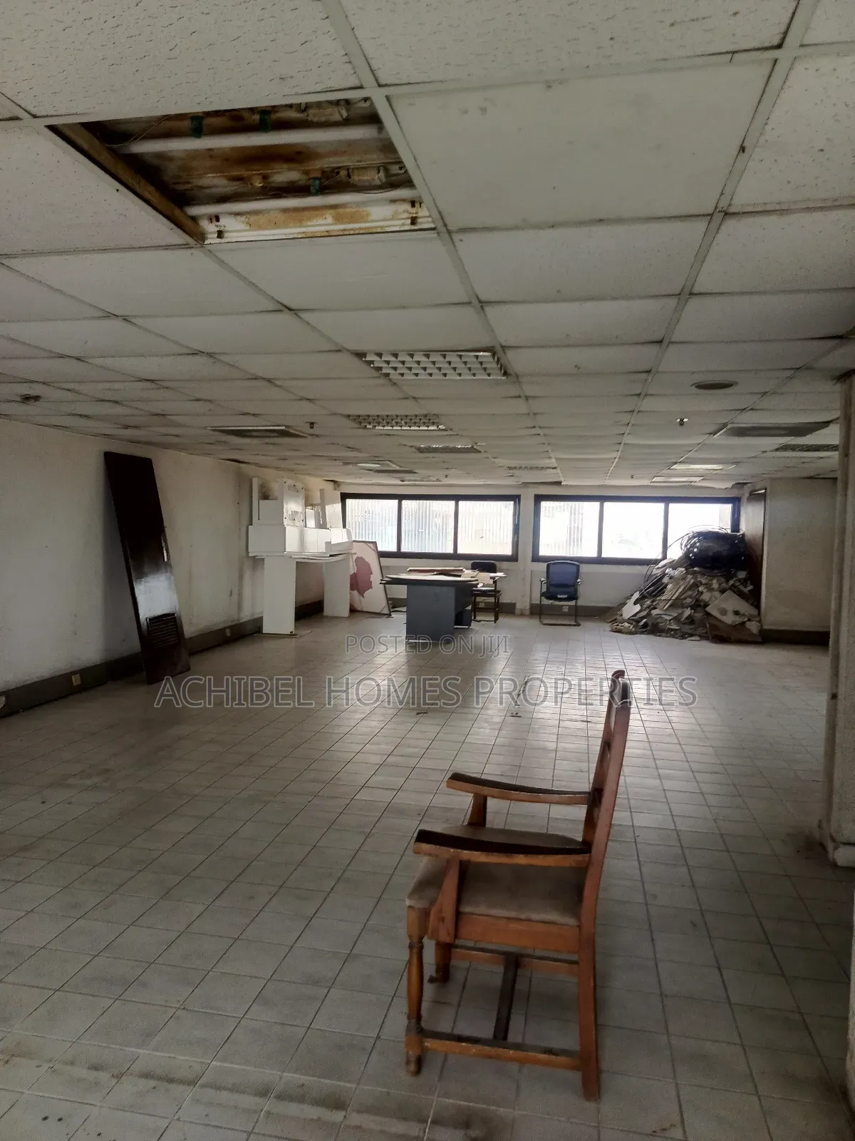 A 140 Square Meter Open Office Space in Marina