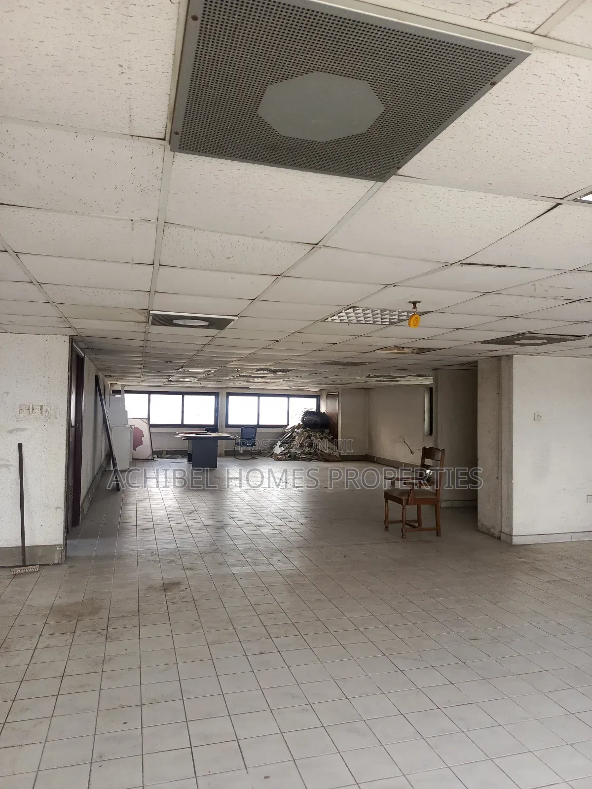 A 140 Square Meter Open Office Space in Marina