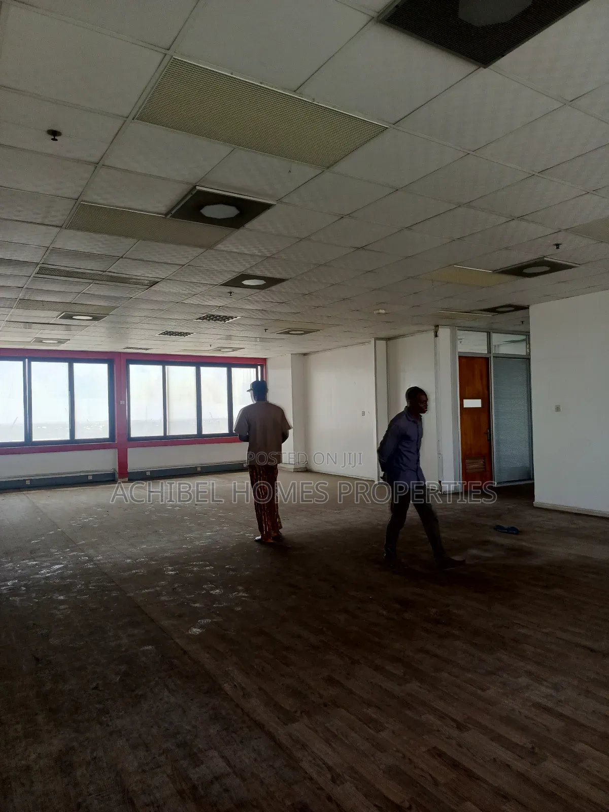 A 290 Square Meter Open Office Space at Marina