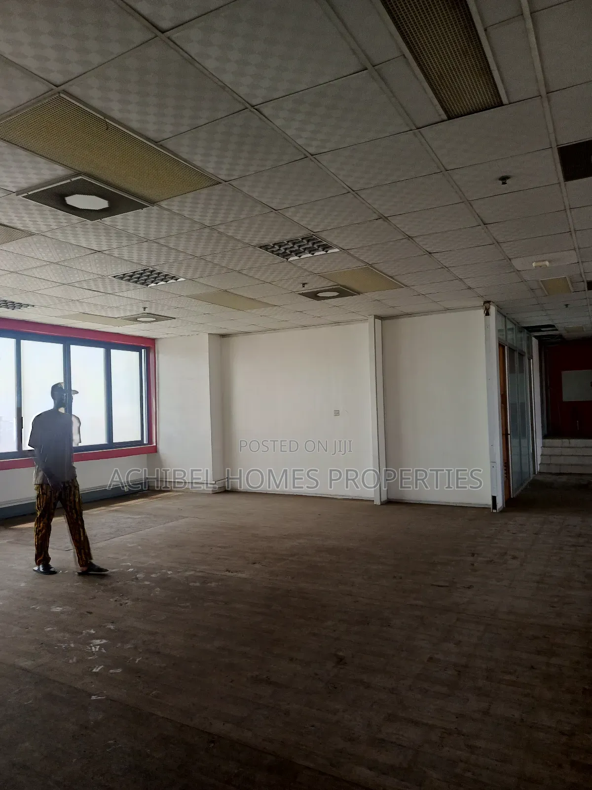A 290 Square Meter Open Office Space at Marina