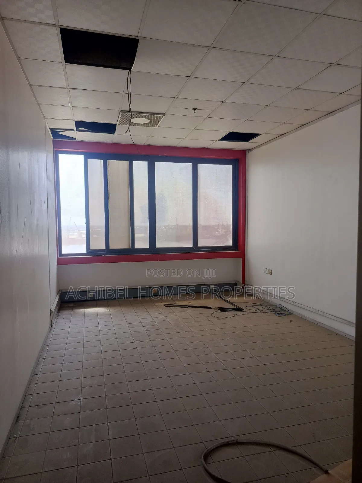 A 290 Square Meter Open Office Space at Marina