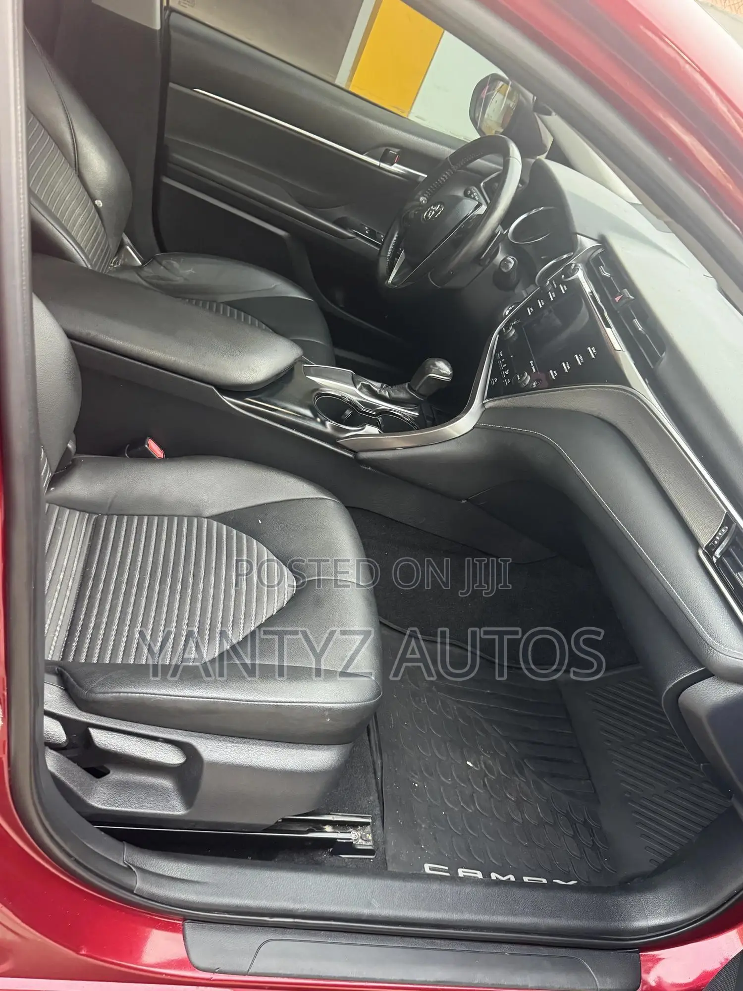 Toyota Camry SE FWD (2.5L 4cyl 8AM) 2018 Red