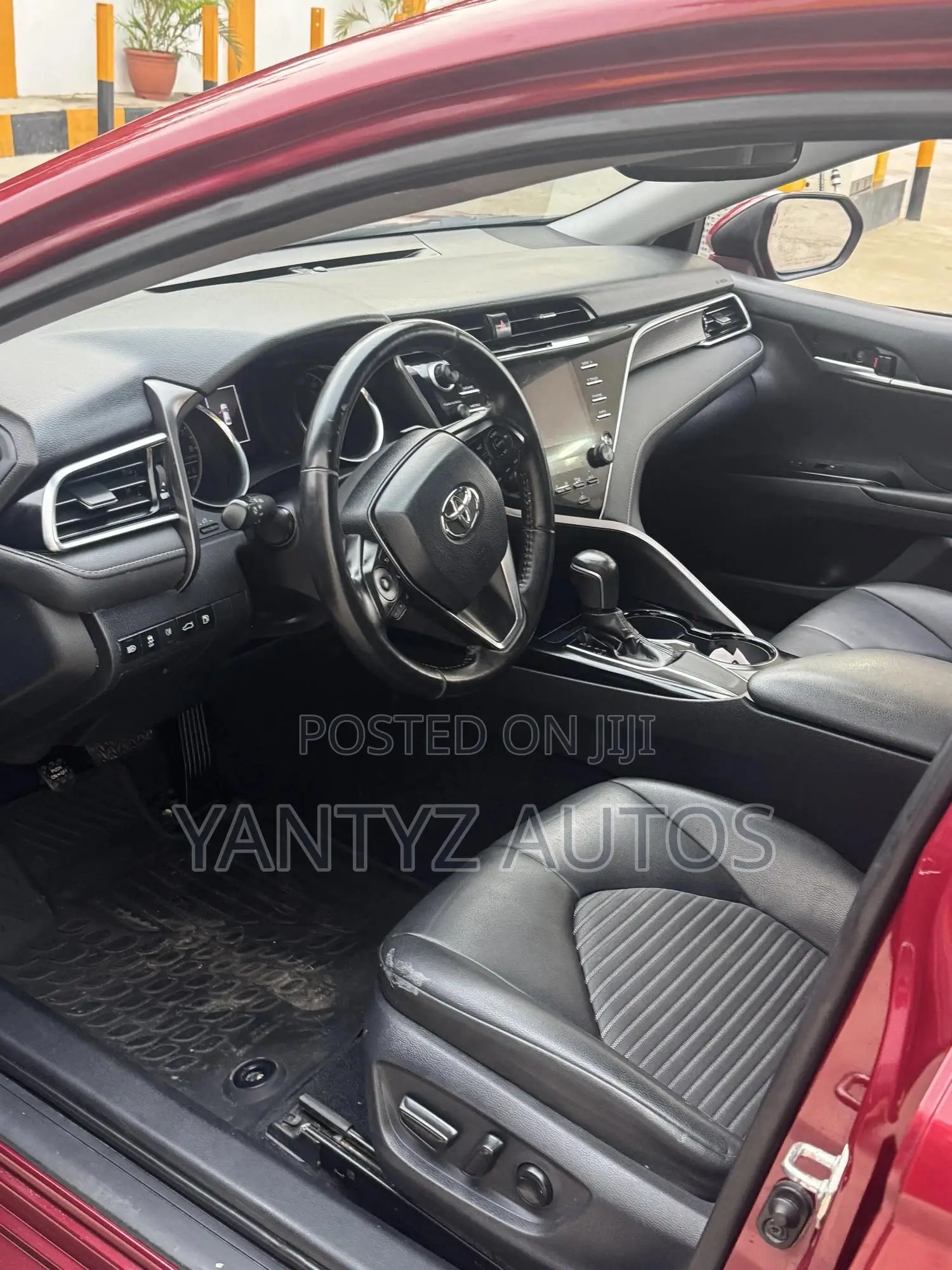 Toyota Camry SE FWD (2.5L 4cyl 8AM) 2018 Red