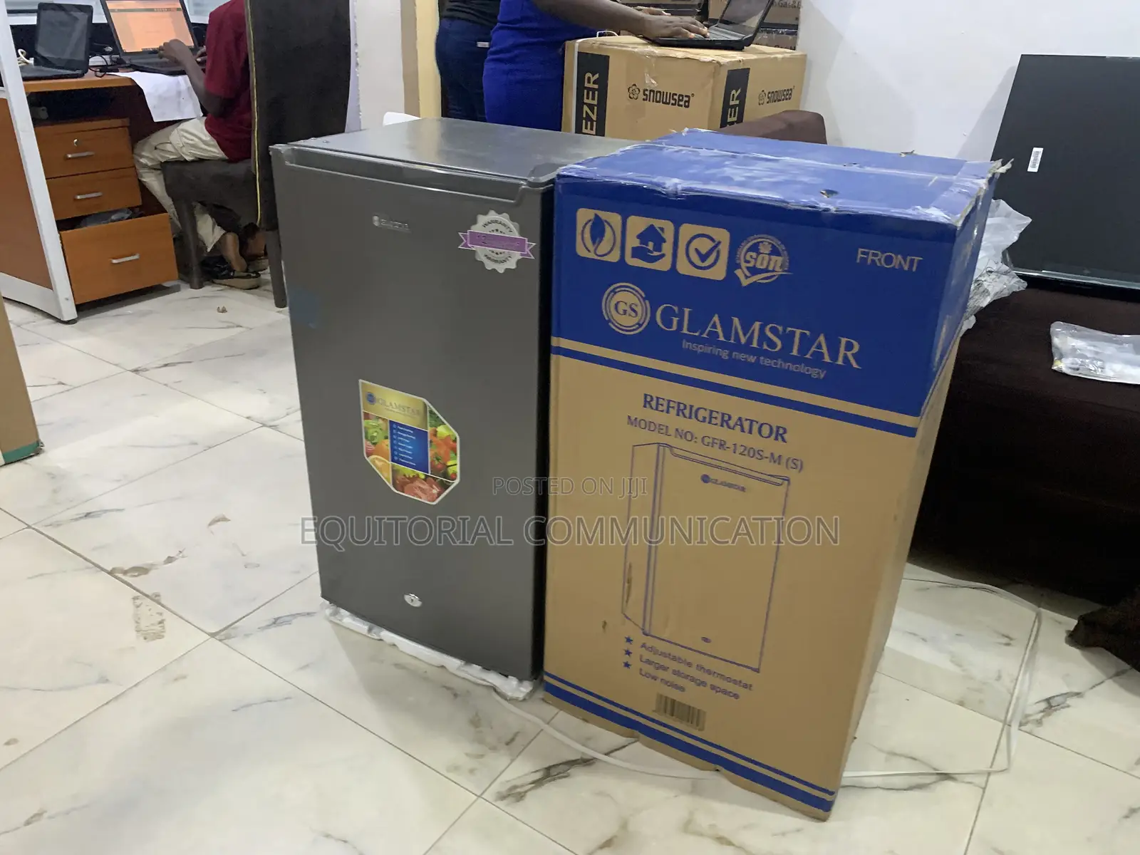 Glamstar GFR-120s-M Compact Fridge – Space-Saving Design