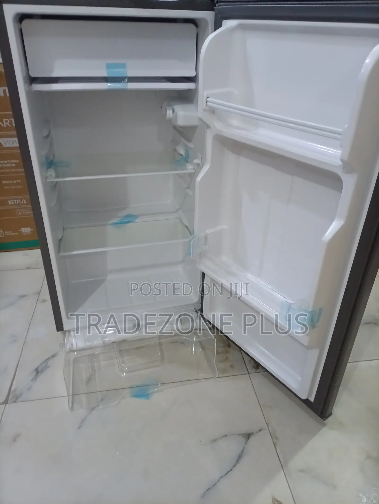 Glamstar Mini Fridge 90l – Ideal for Office or Bedroom