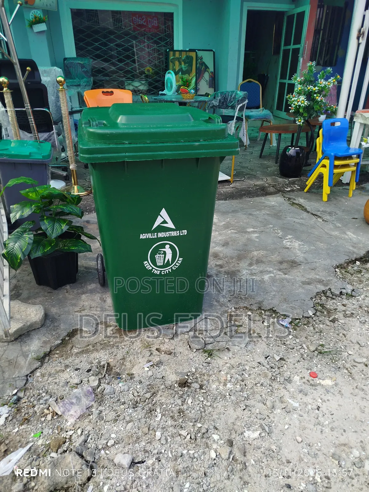 Waste Bin With Roller Leg